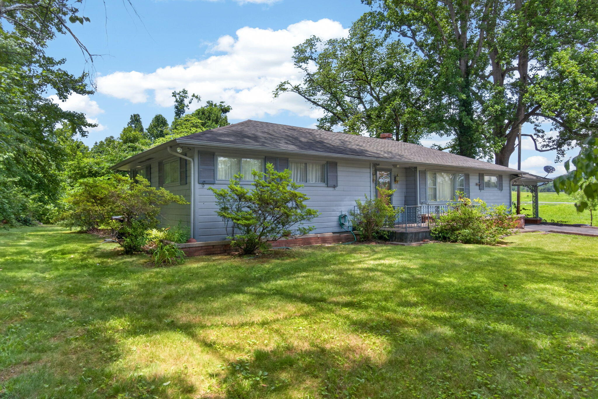120 Pineview Drive Property Photo 2