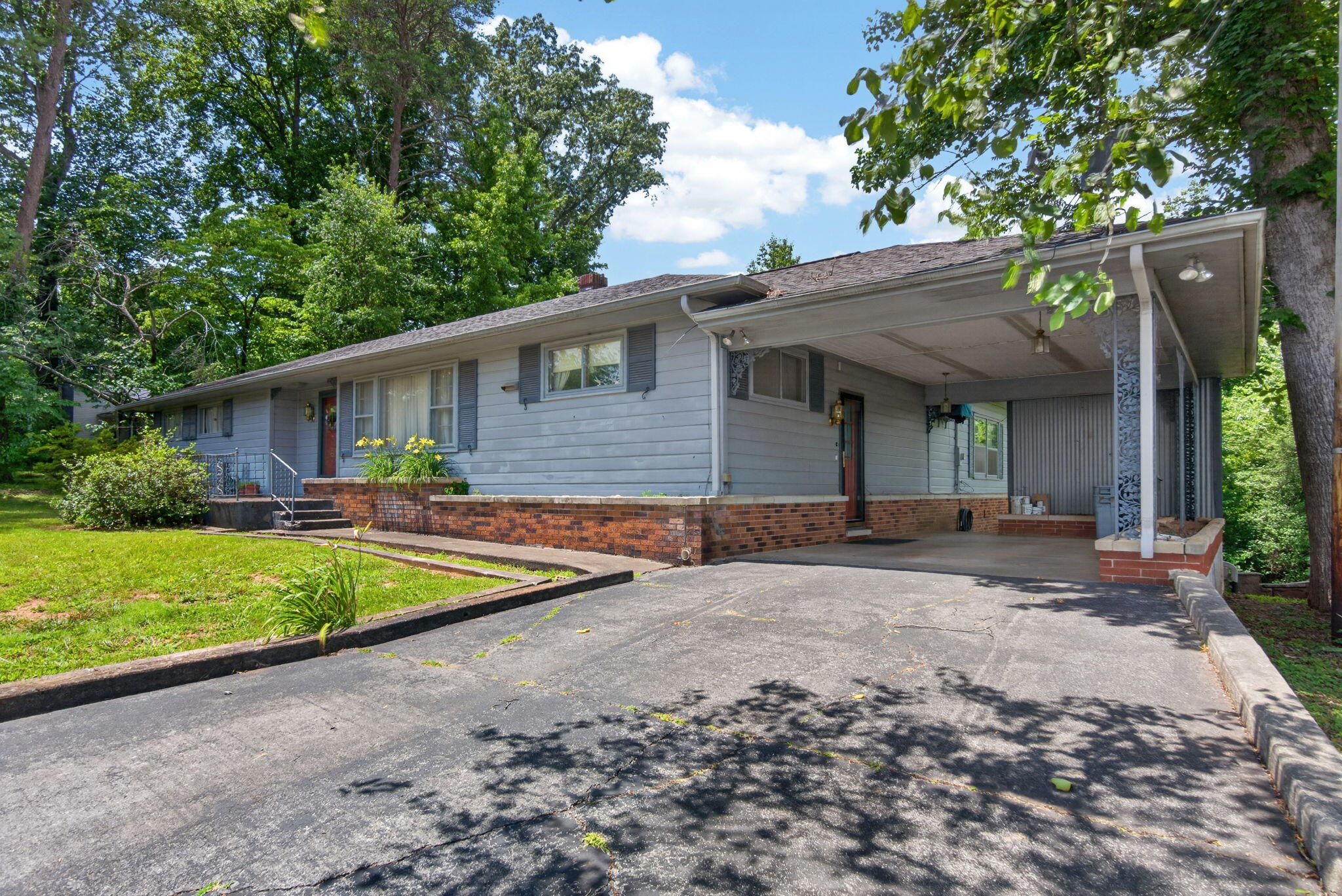 120 Pineview Drive Property Photo 3