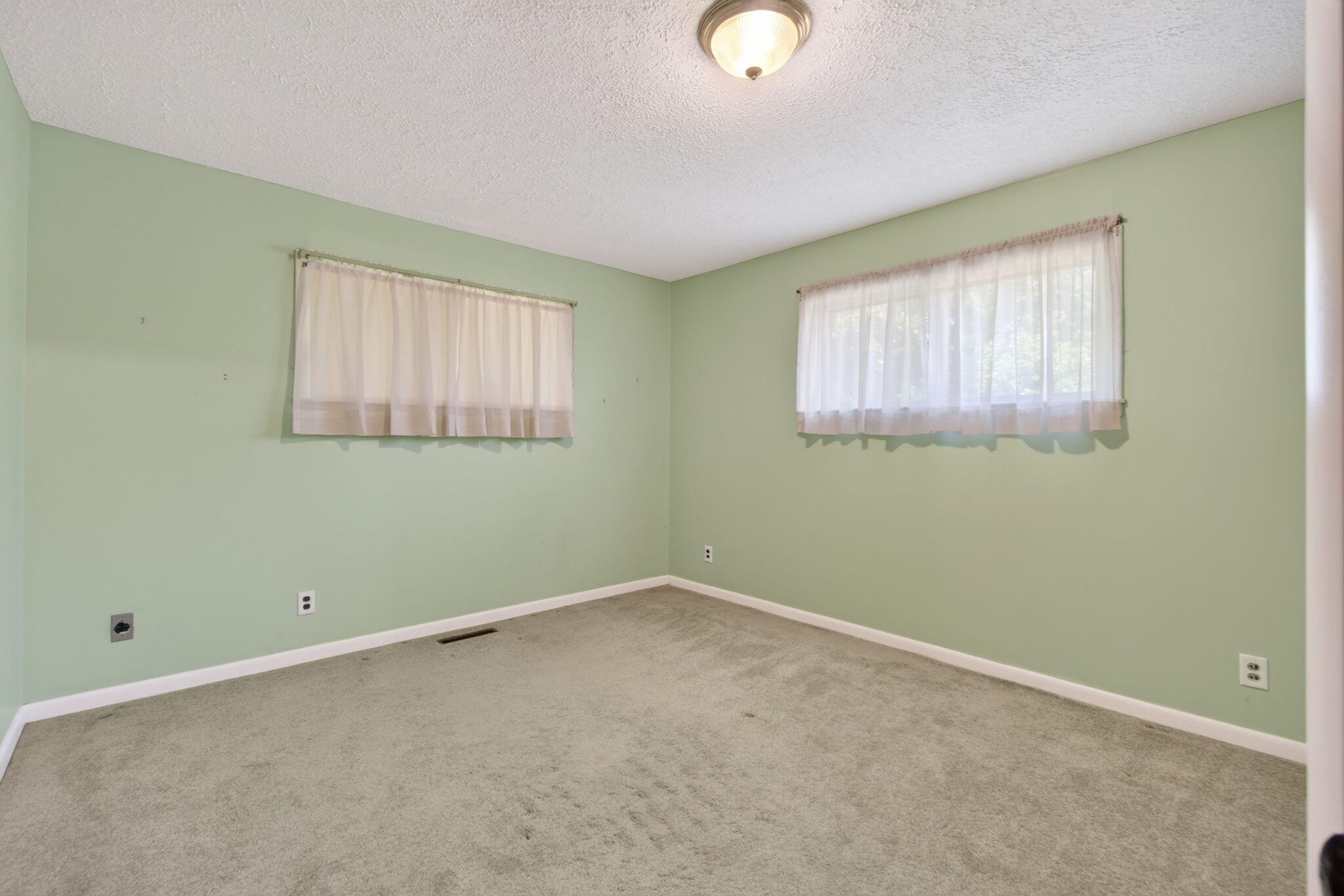 120 Pineview Drive Property Photo 9