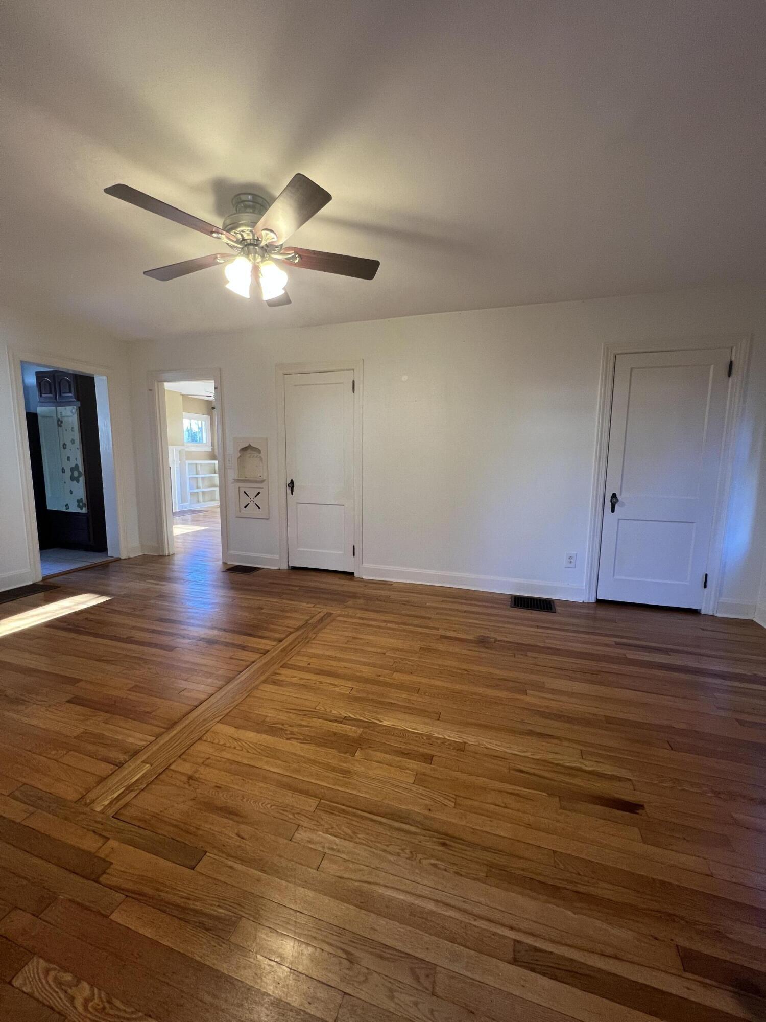 306 Lyons Avenue Property Photo 8