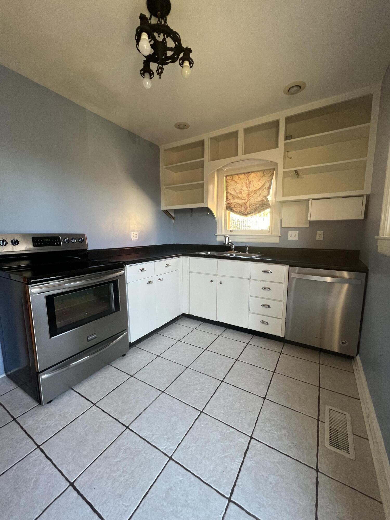 306 Lyons Avenue Property Photo 13