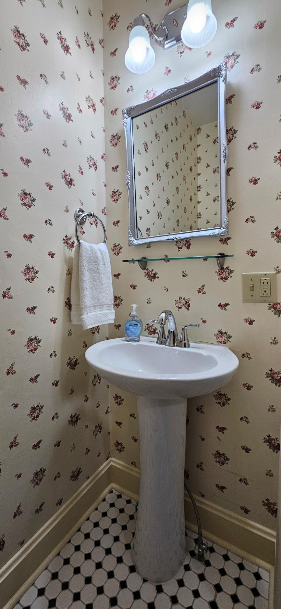 306 Lyons Avenue Property Photo 14