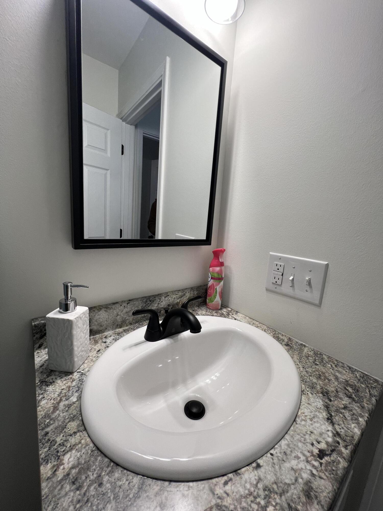 903 W 8th Street Property Photo 25