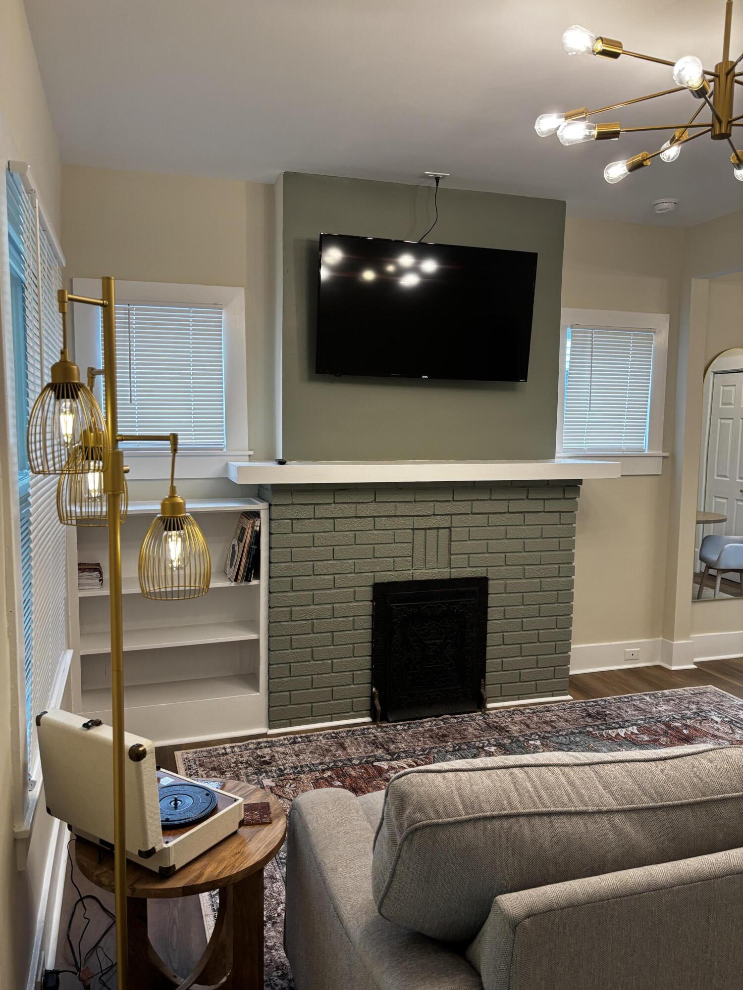 194 Rosemont Property Photo 7