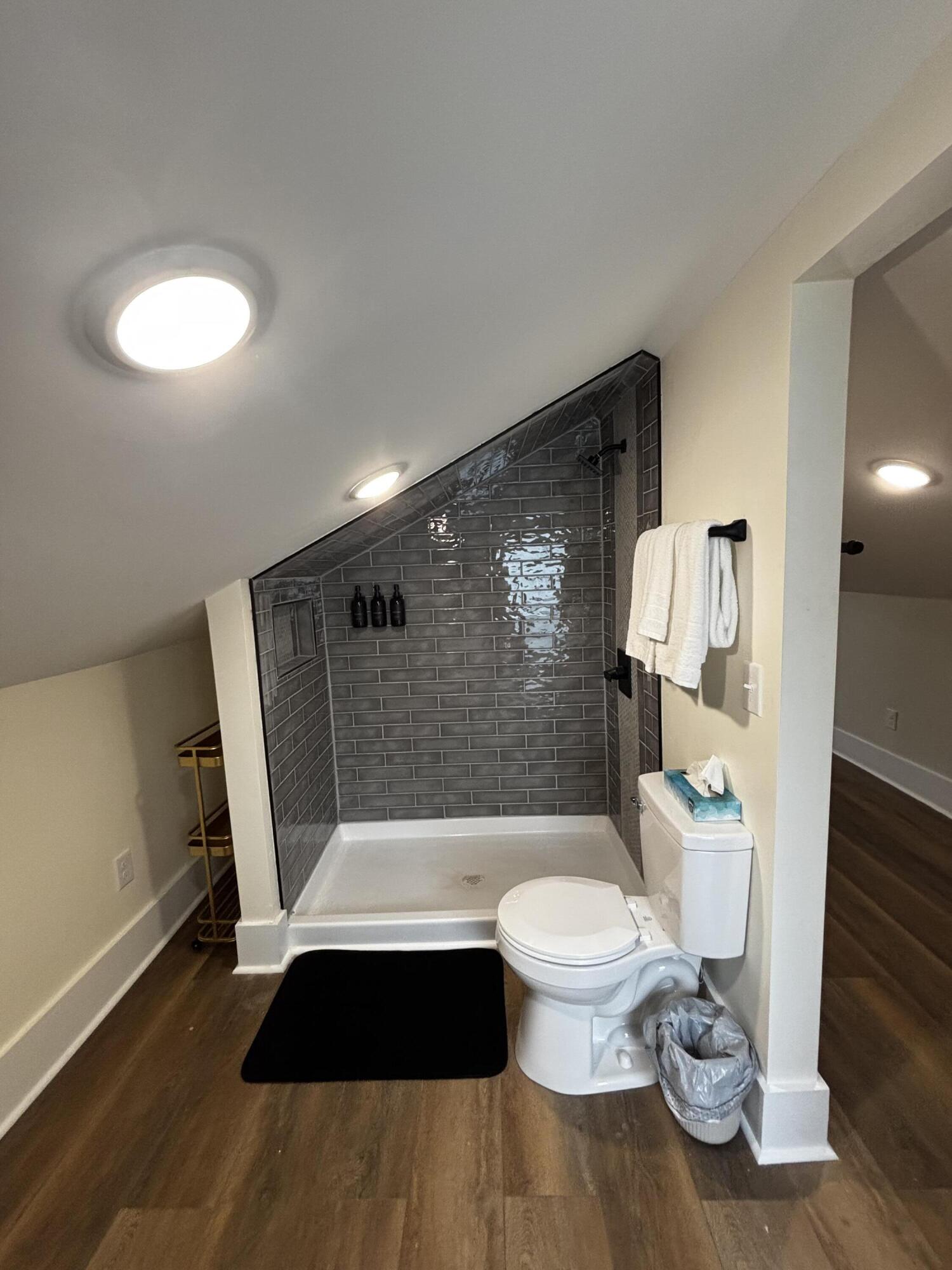 194 Rosemont Property Photo 27