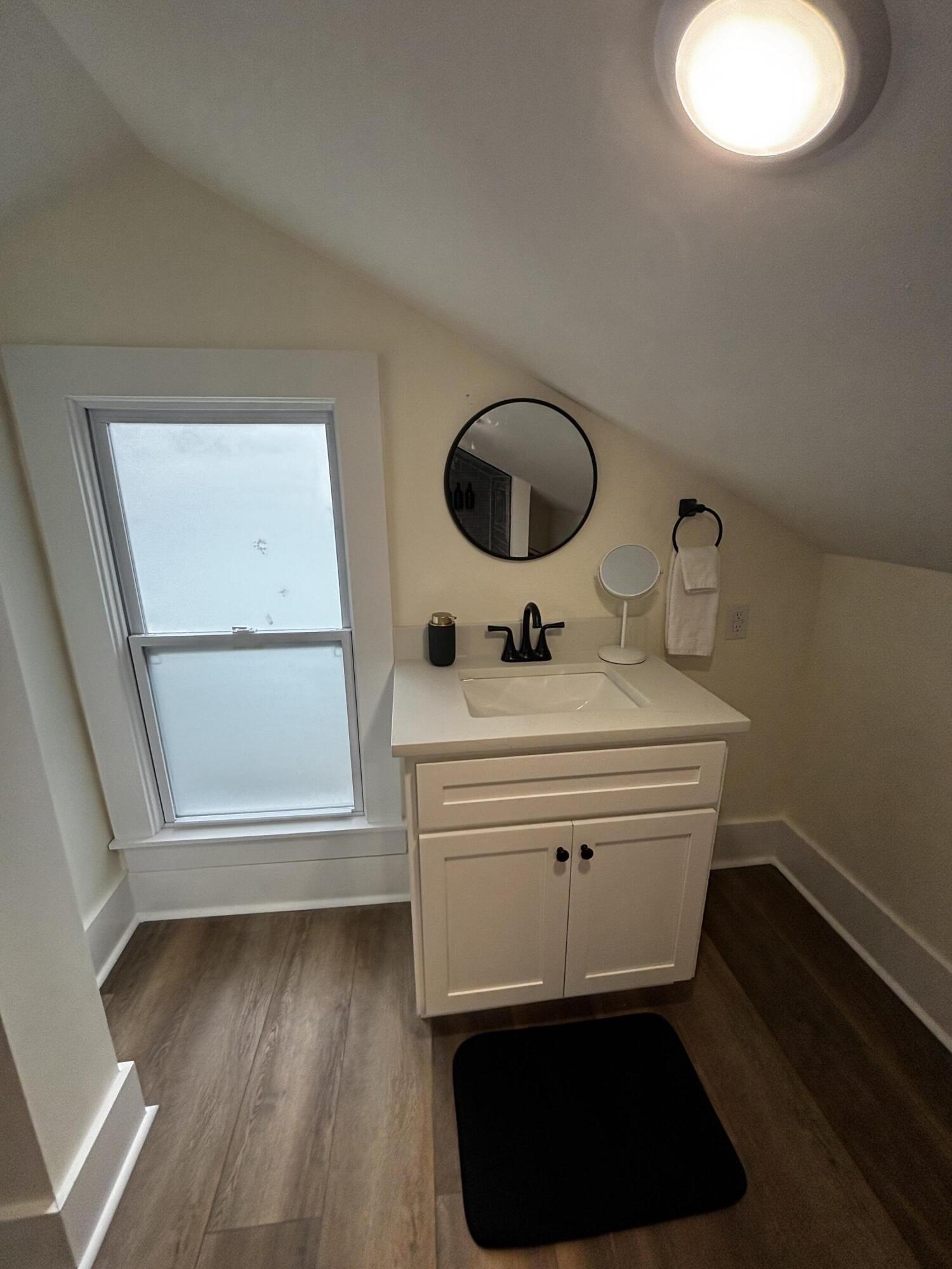 194 Rosemont Property Photo 28