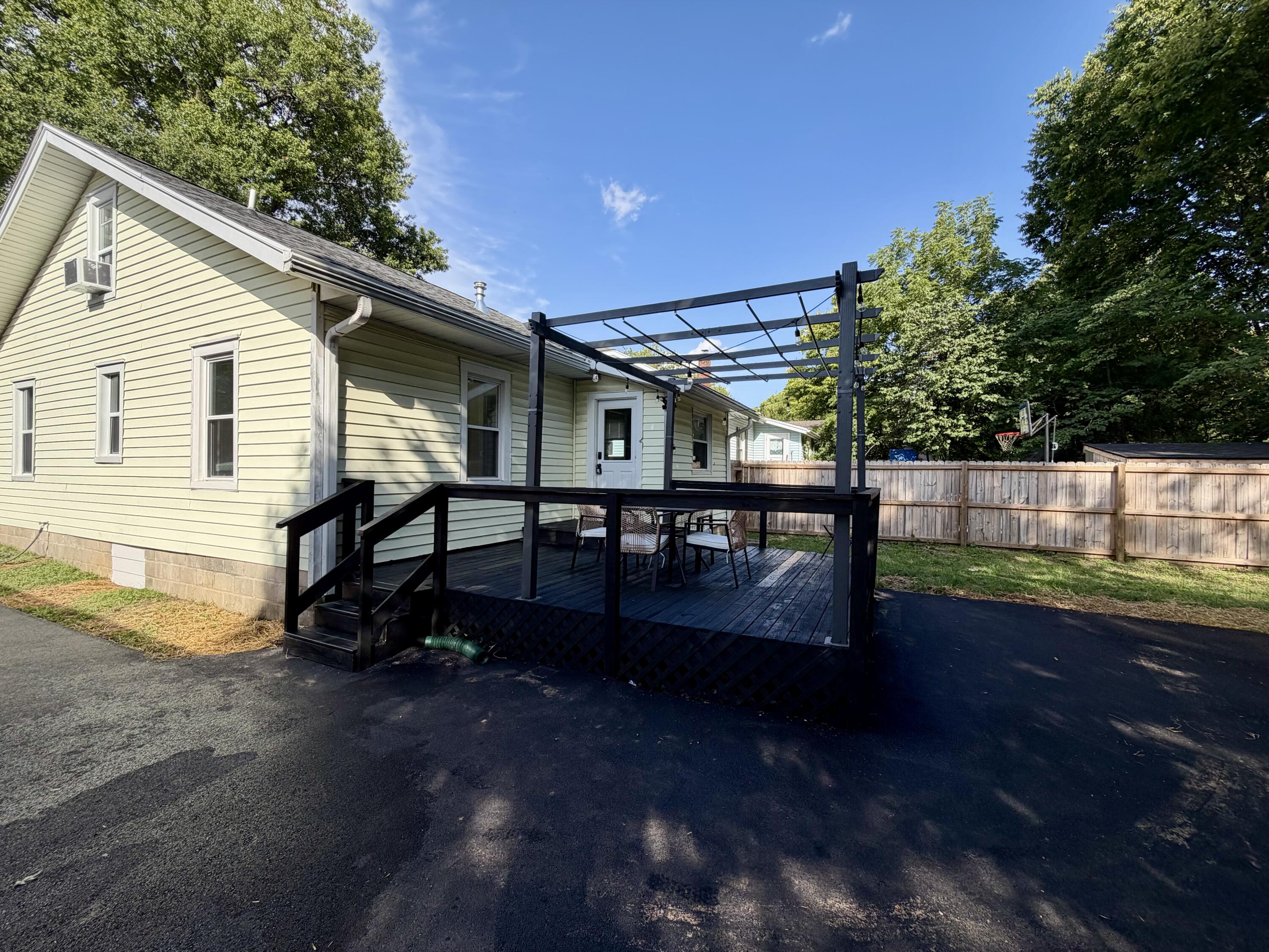 194 Rosemont Property Photo 32