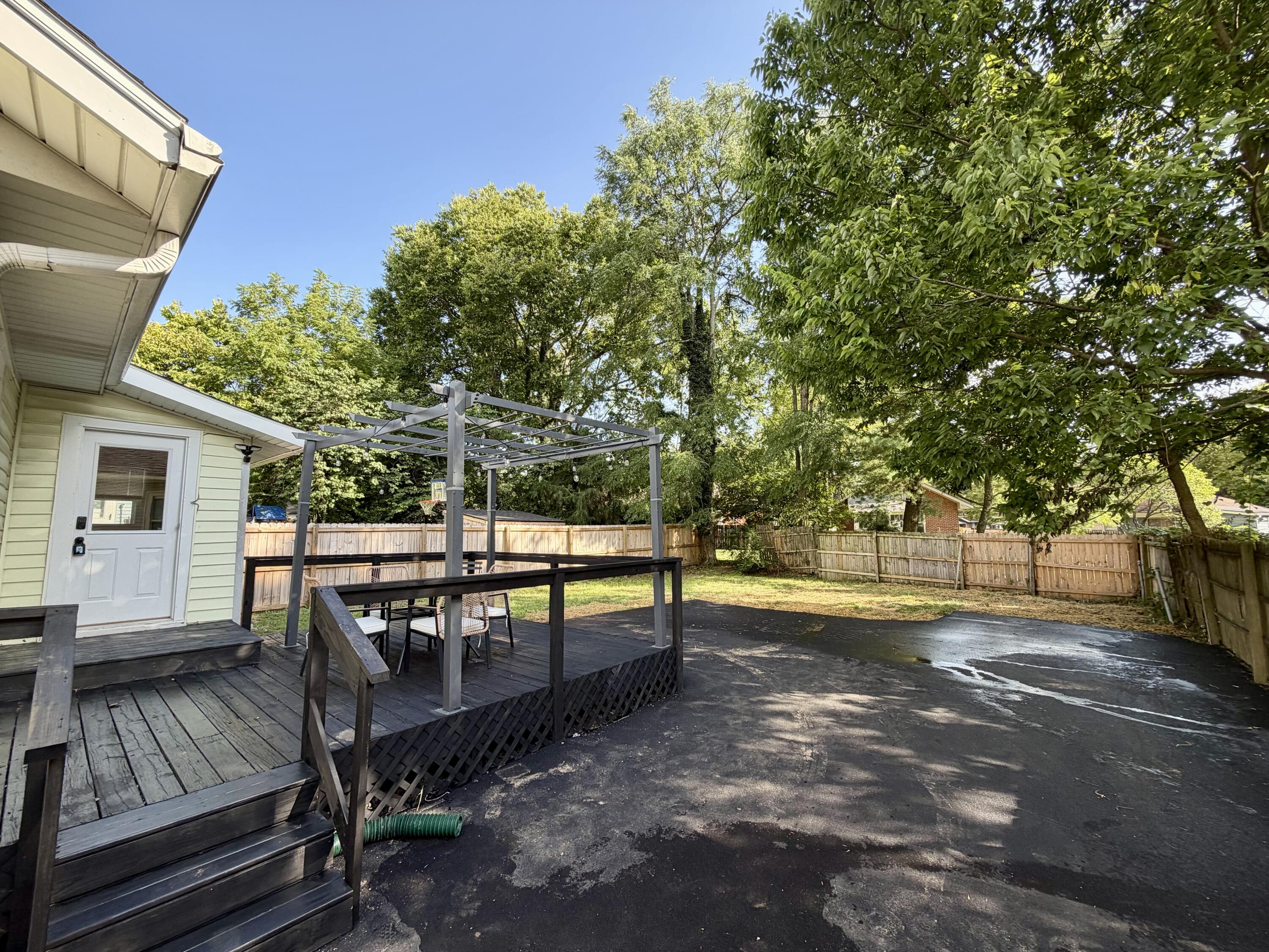 194 Rosemont Property Photo 33