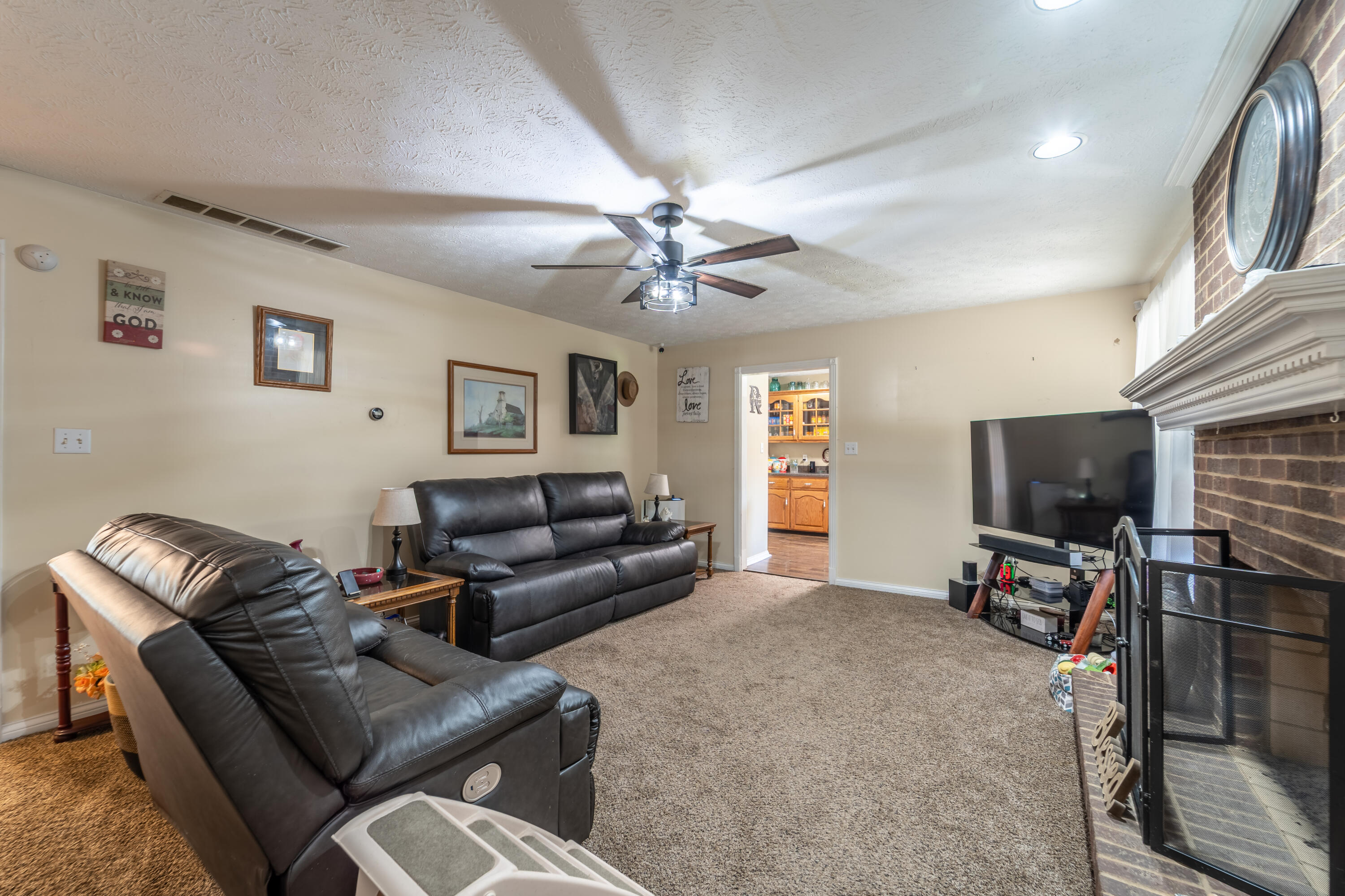 106 Baker Street Property Photo 6