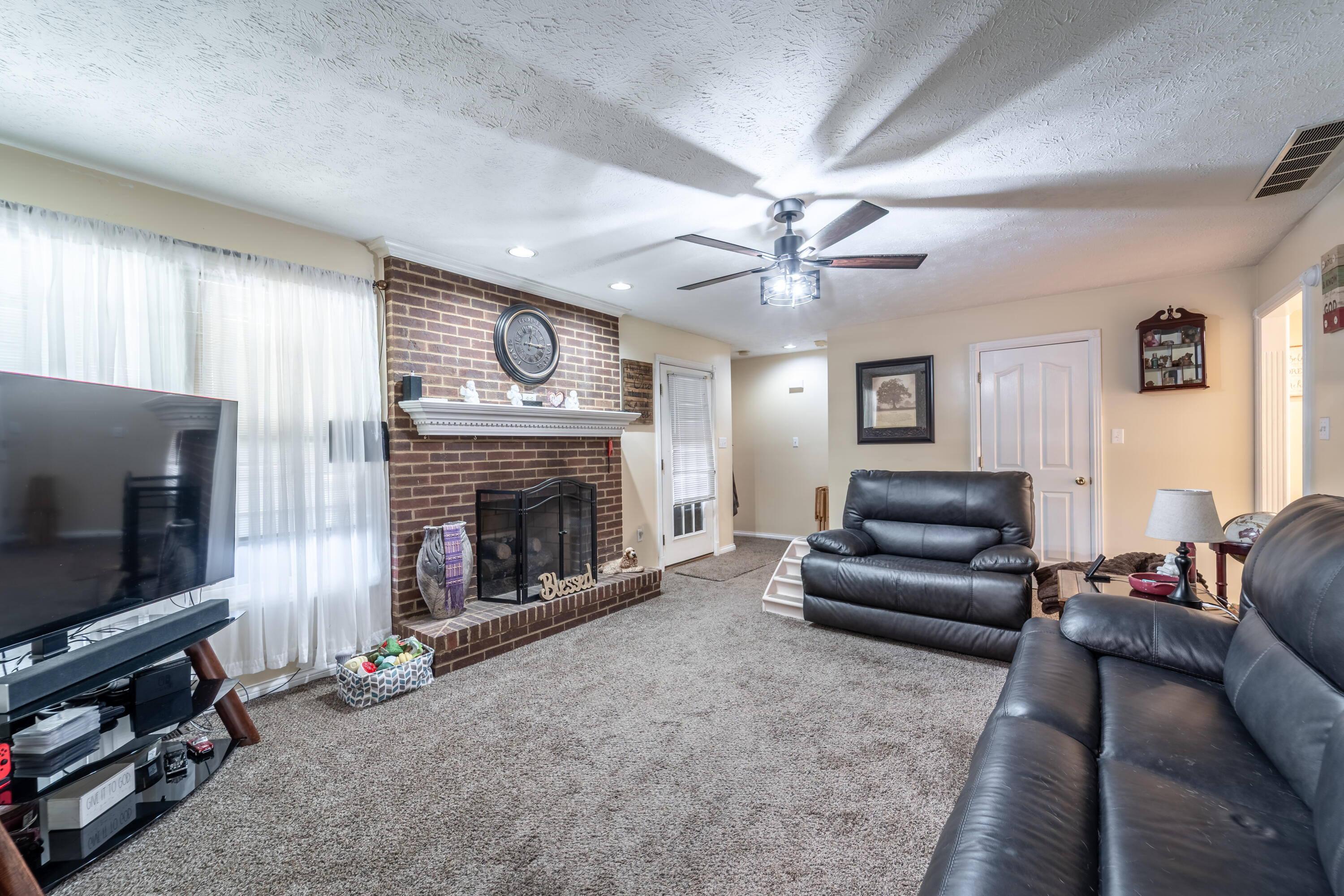106 Baker Street Property Photo 8
