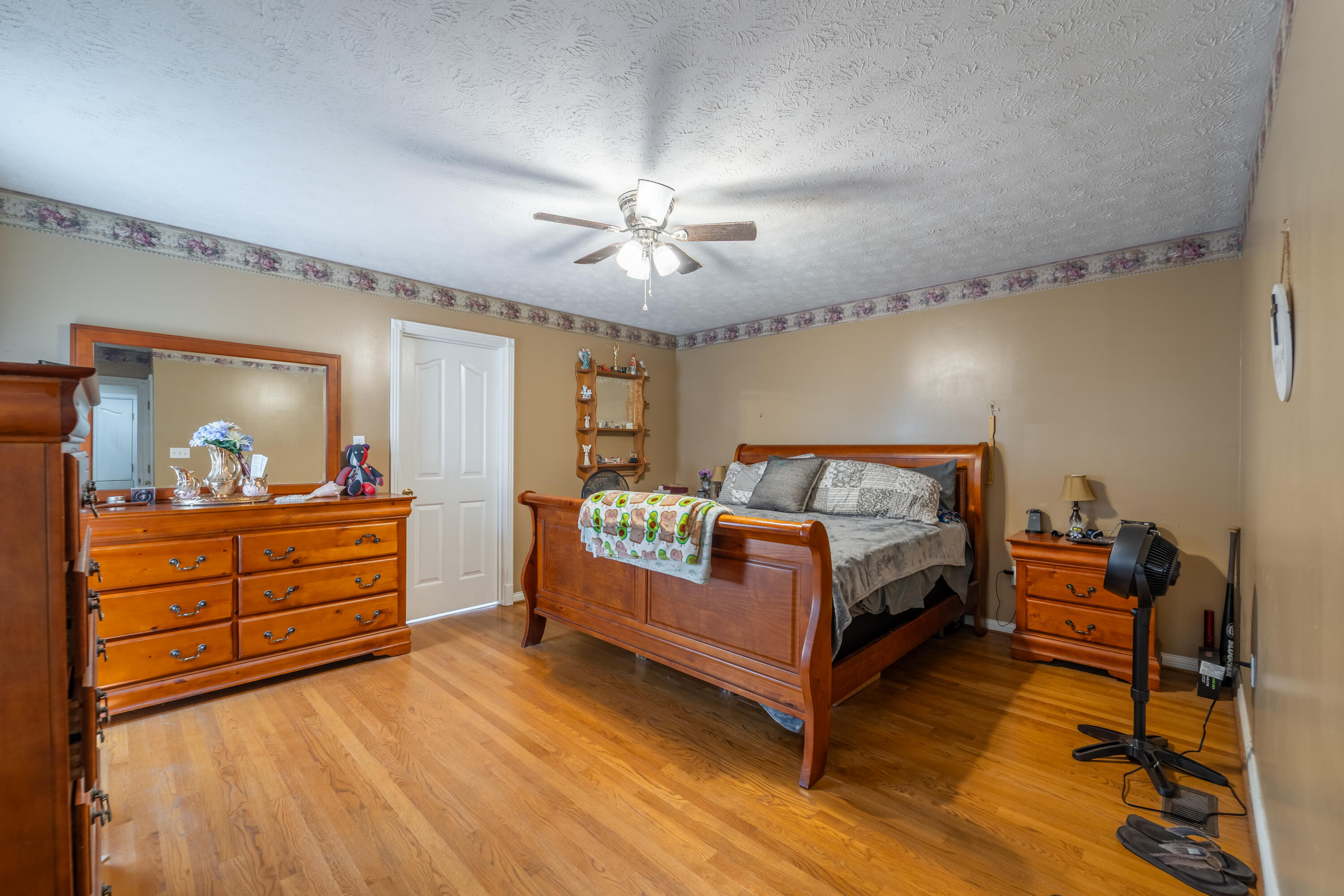 106 Baker Street Property Photo 14