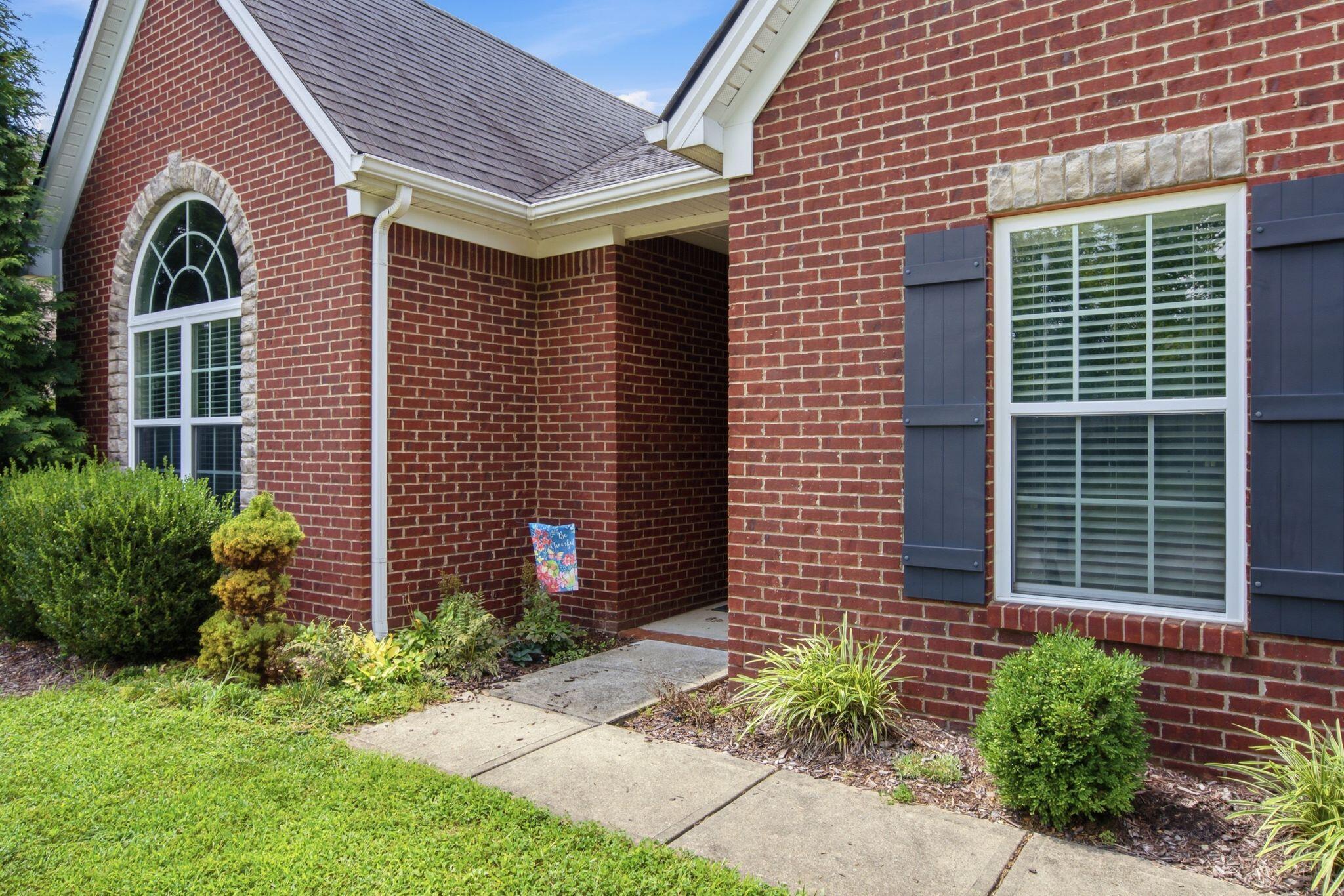 325 Gleneagles Way Property Photo 4