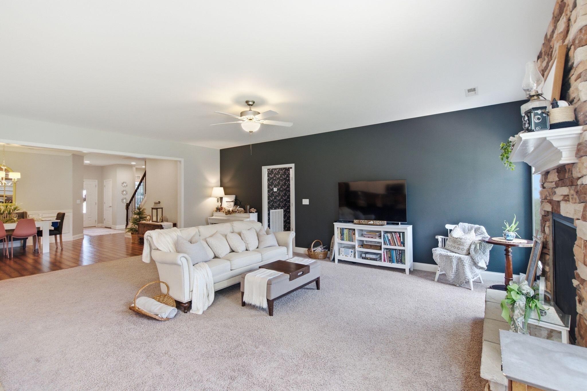 325 Gleneagles Way Property Photo 14