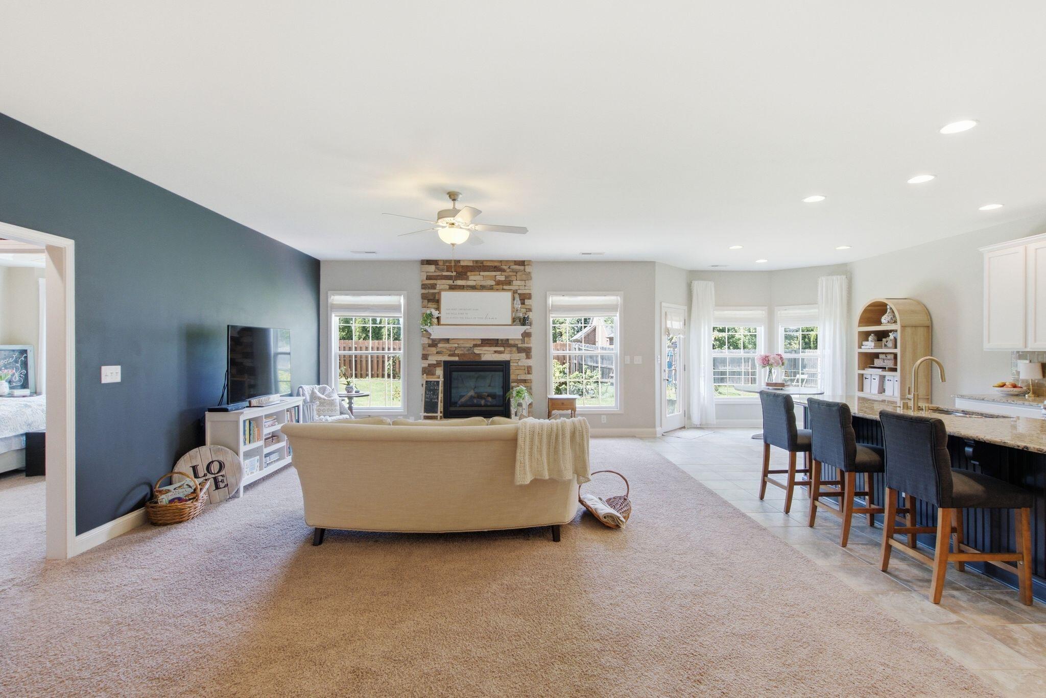 325 Gleneagles Way Property Photo 15