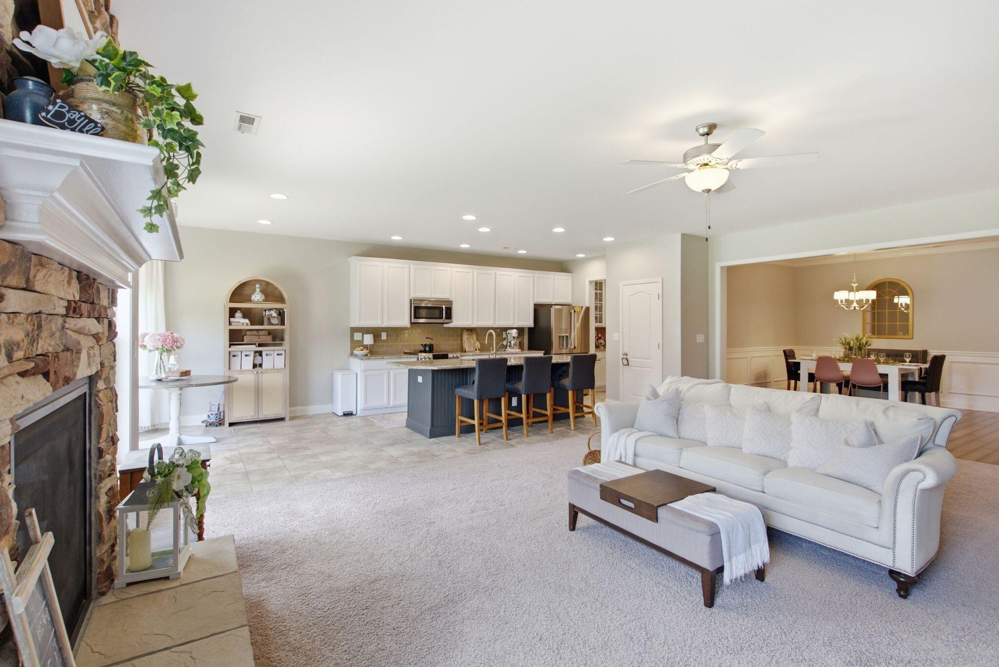 325 Gleneagles Way Property Photo 16