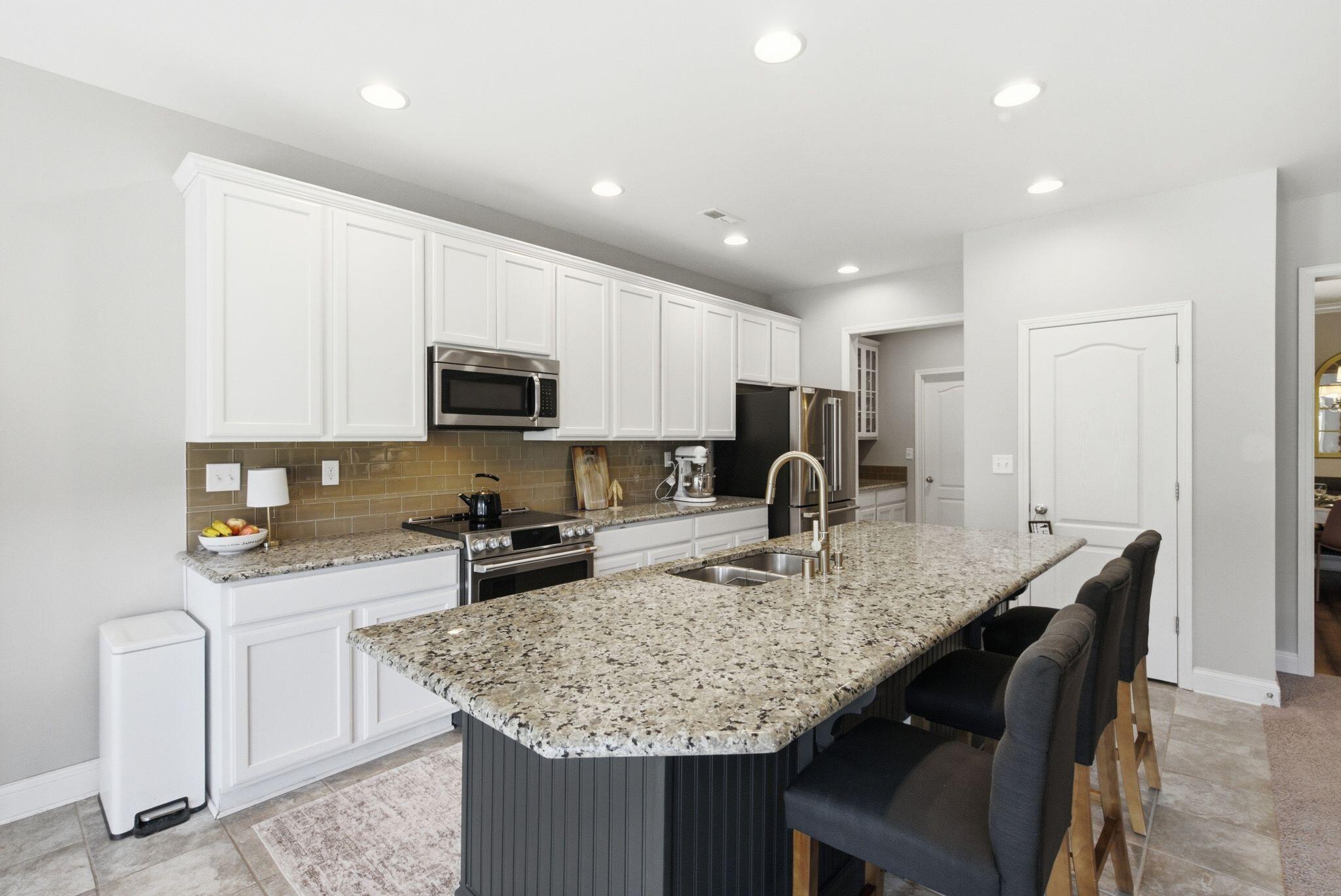 325 Gleneagles Way Property Photo 17