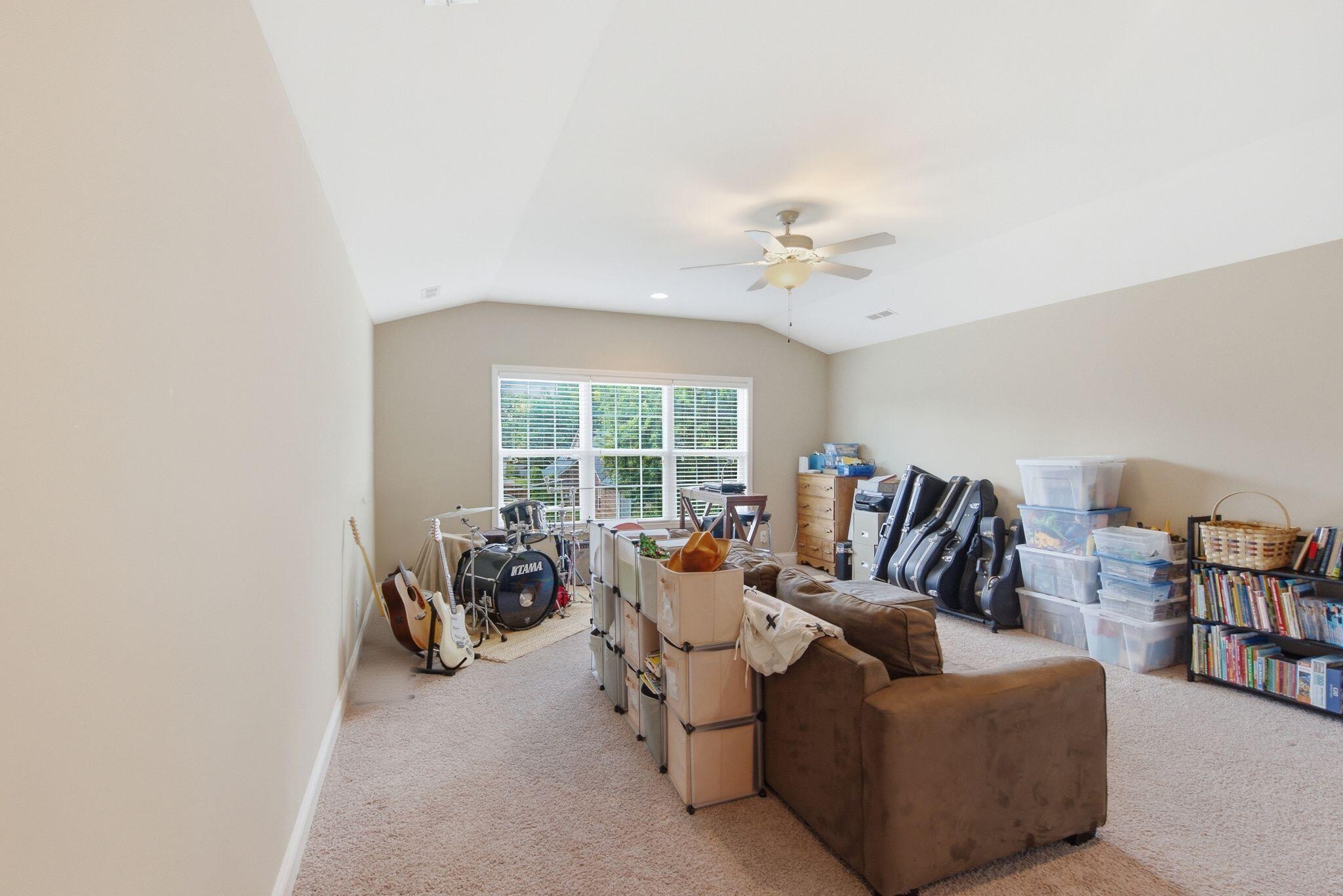 325 Gleneagles Way Property Photo 35