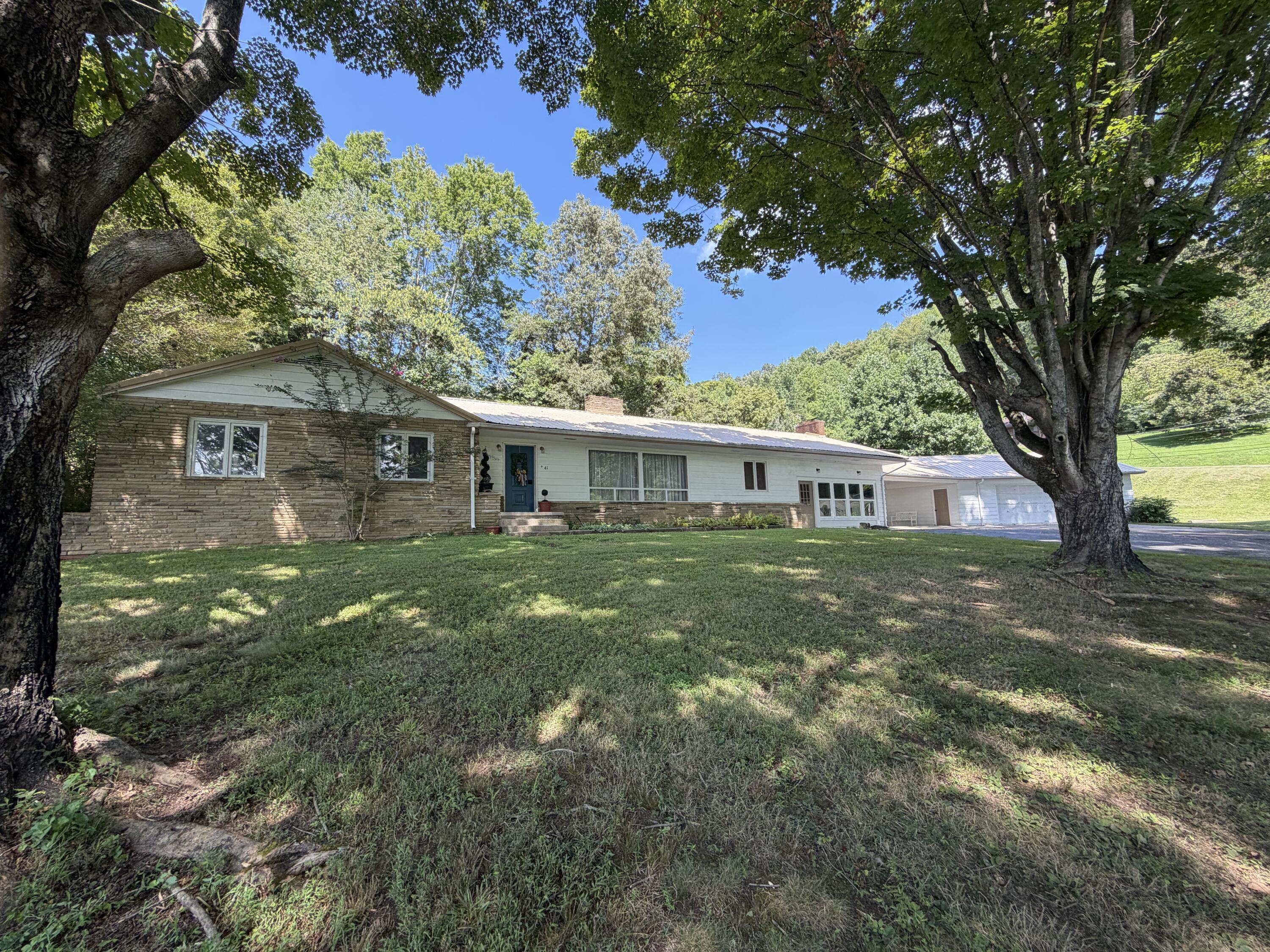 999 Mcdonald Lane Property Photo 4