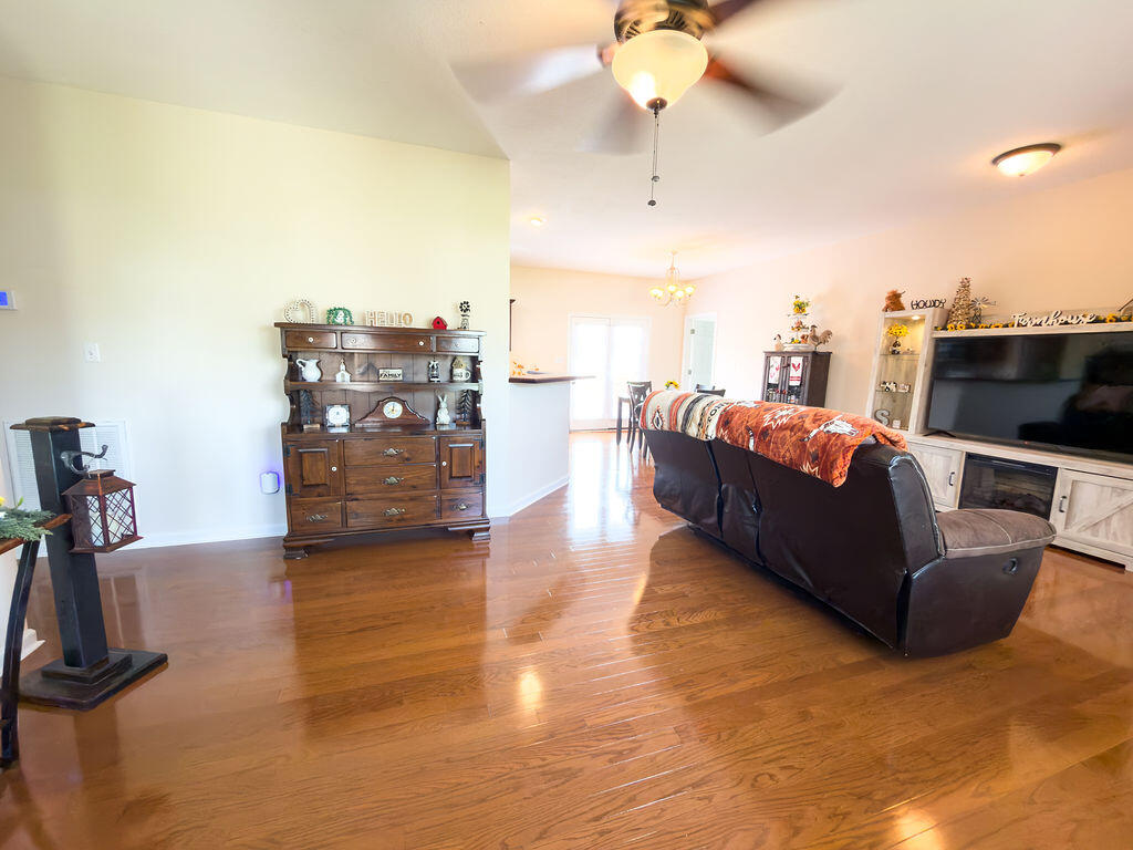 104 Nesting Court Property Photo 3