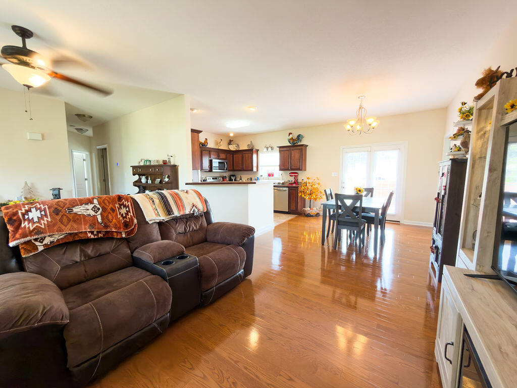 104 Nesting Court Property Photo 4