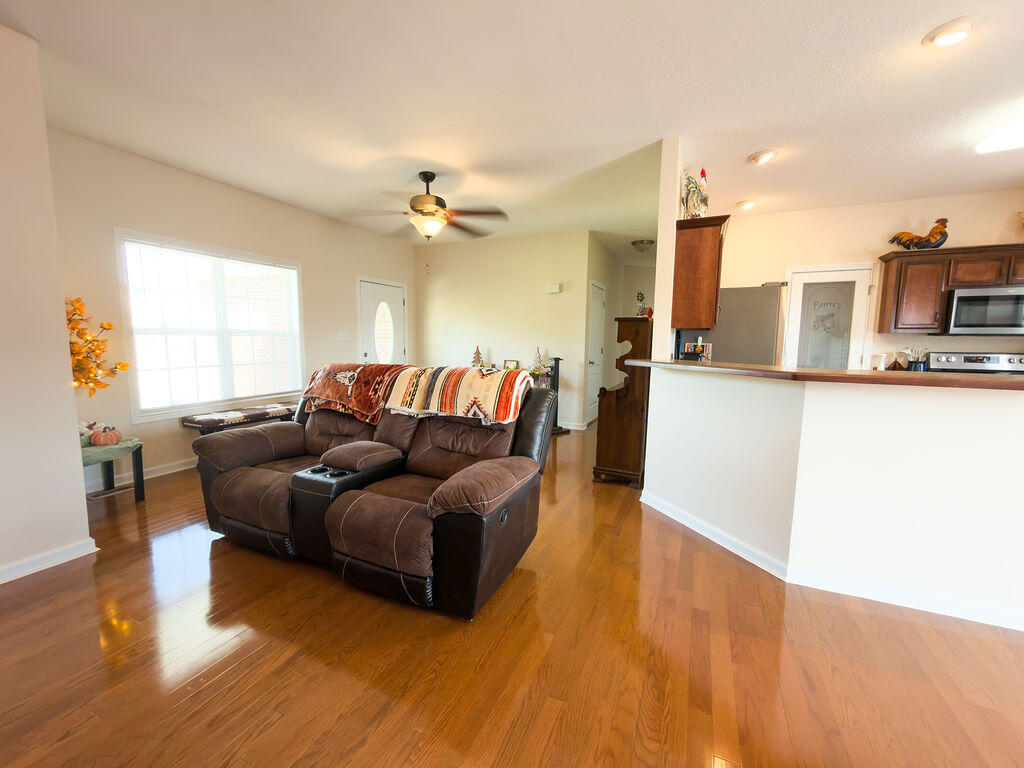 104 Nesting Court Property Photo 5