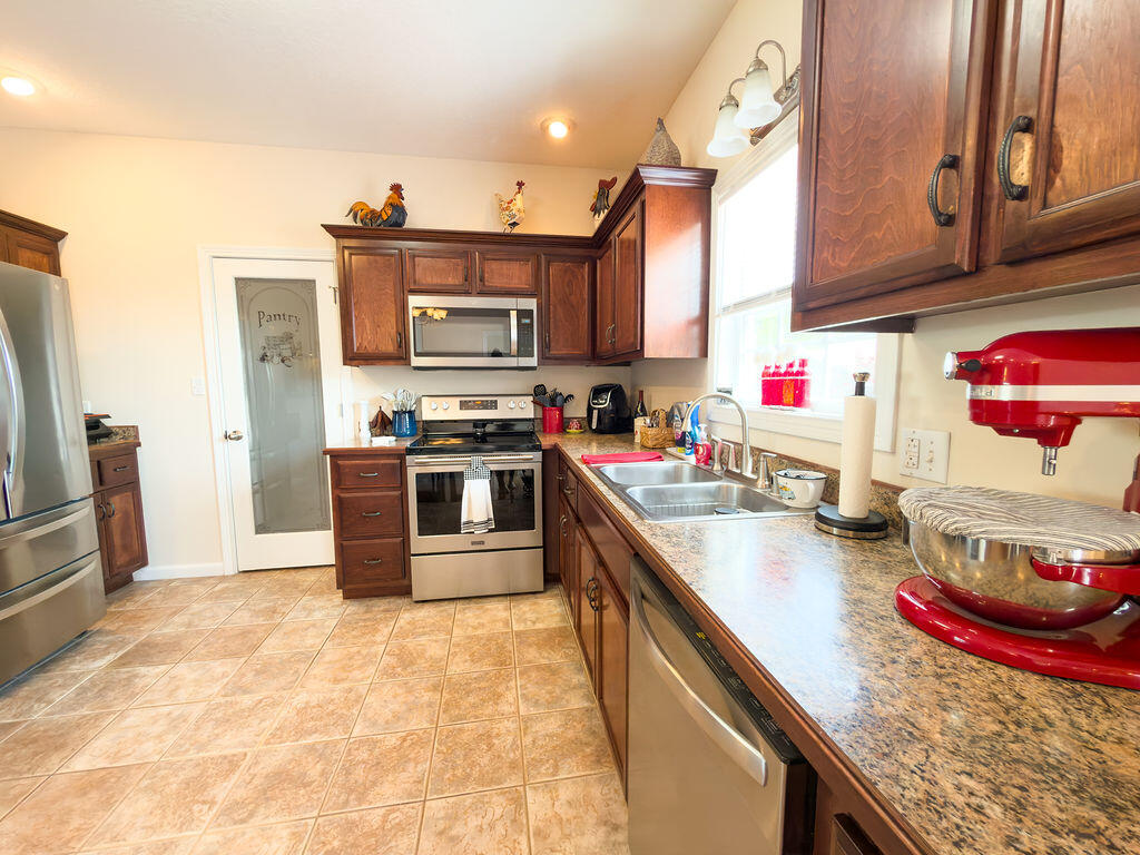 104 Nesting Court Property Photo 8