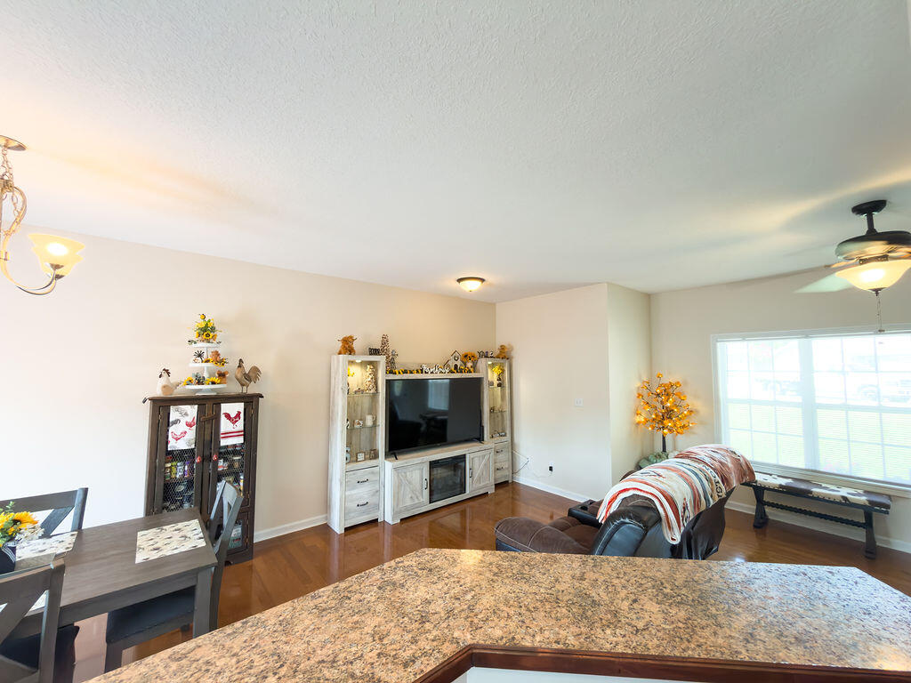 104 Nesting Court Property Photo 16