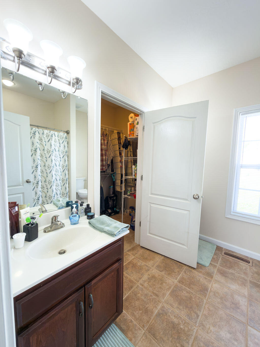 104 Nesting Court Property Photo 27