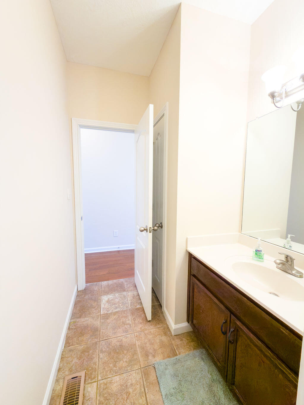 104 Nesting Court Property Photo 44