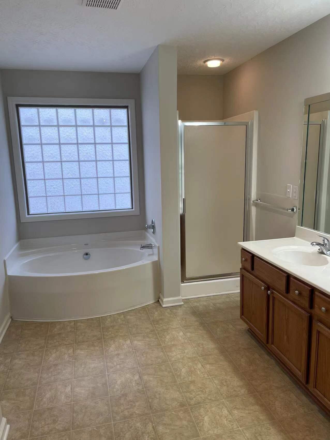 740 Rosslyns Dale Property Photo 19