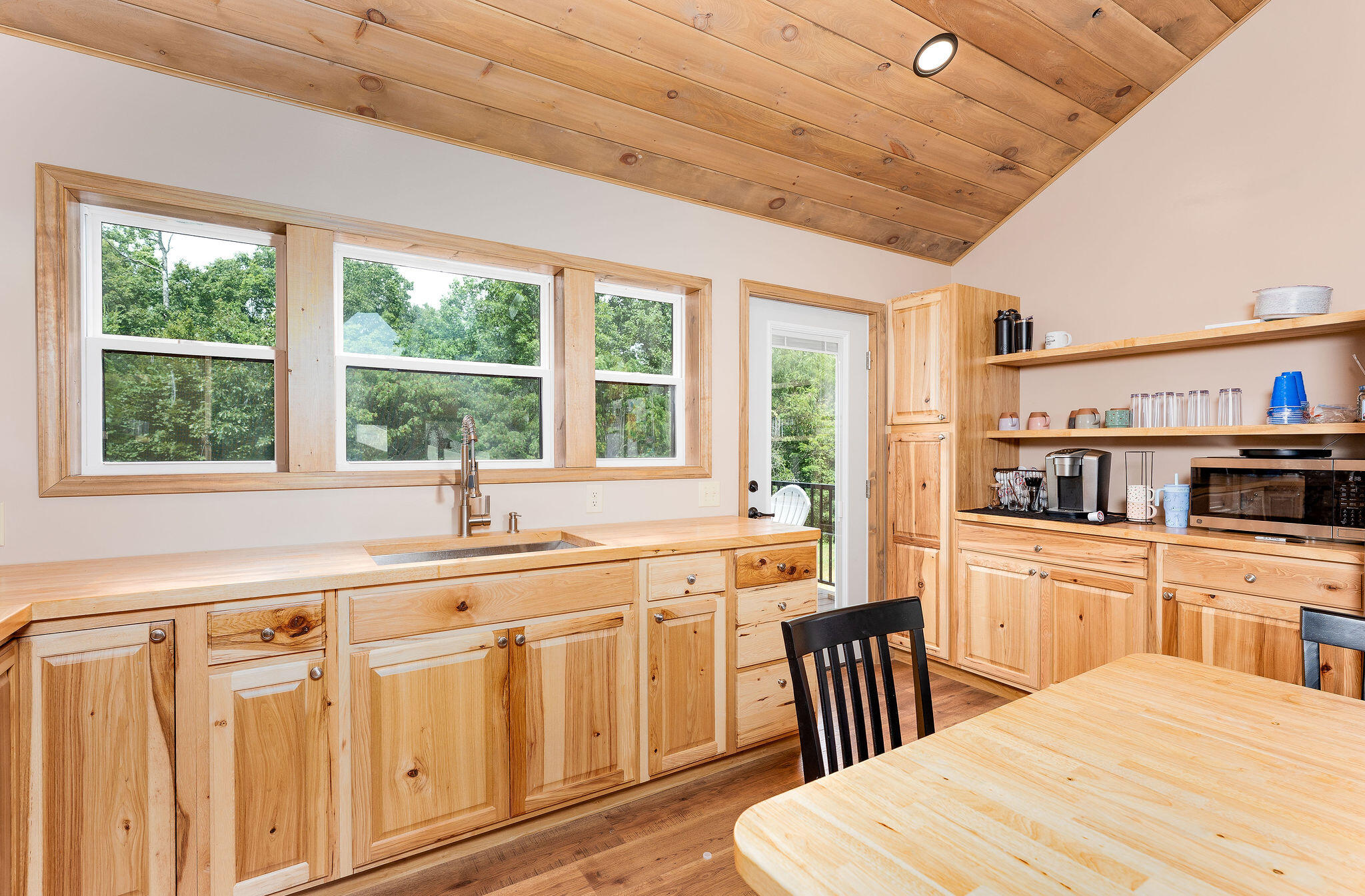 1003 Hickory Point Drive Property Photo 8