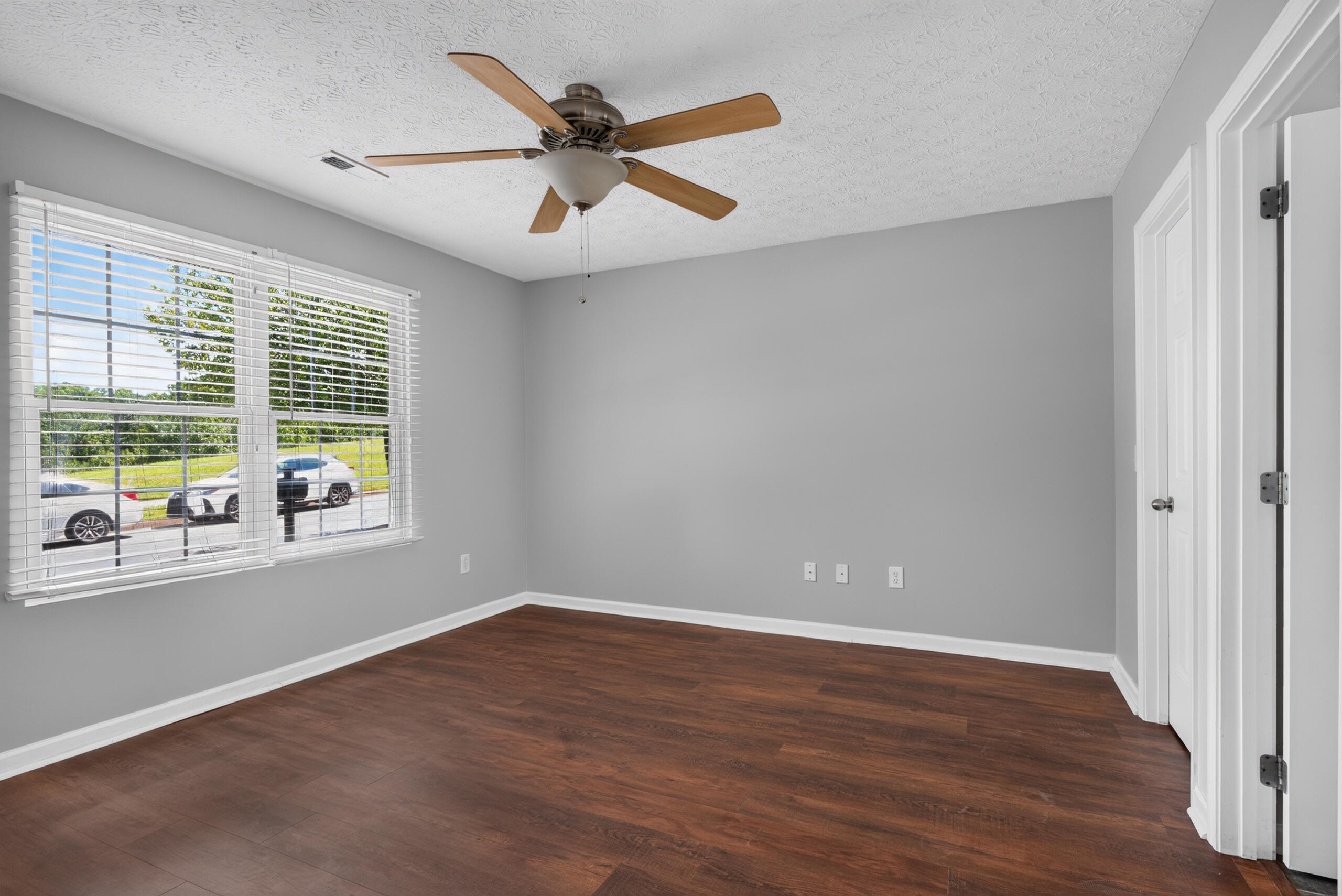 4332 Jasmine Rose Way Property Photo 4