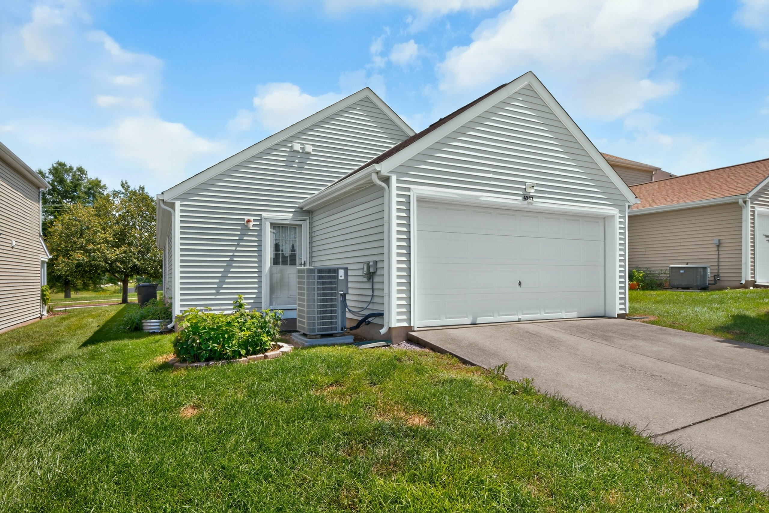 4332 Jasmine Rose Way Property Photo 6