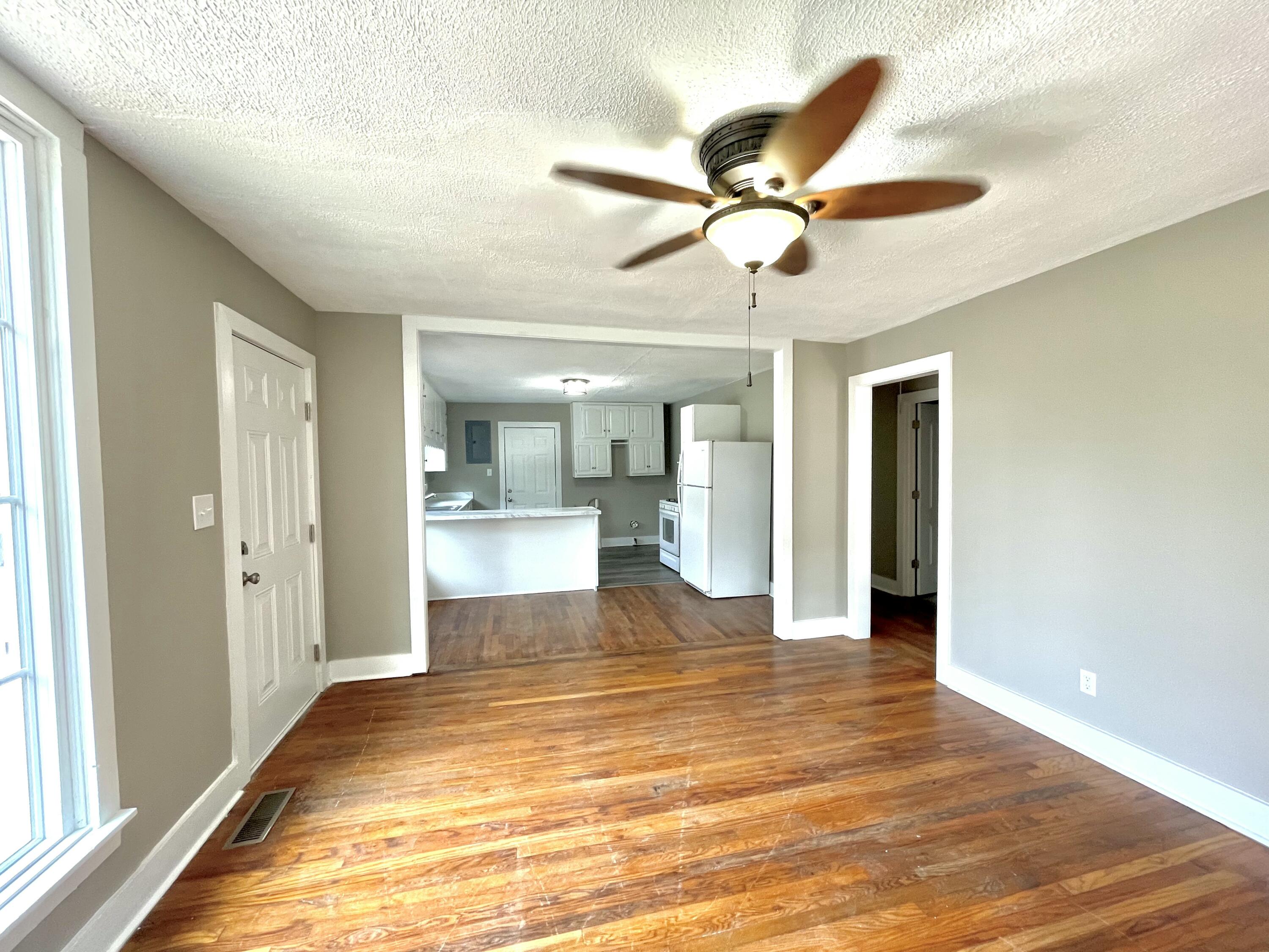 209 Dixie Drive Property Photo 3