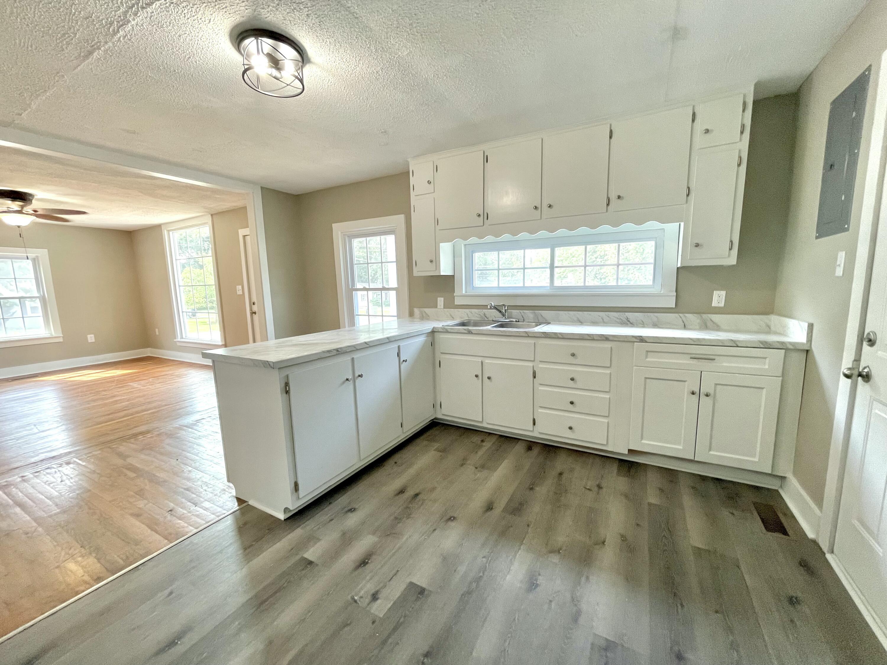 209 Dixie Drive Property Photo 4