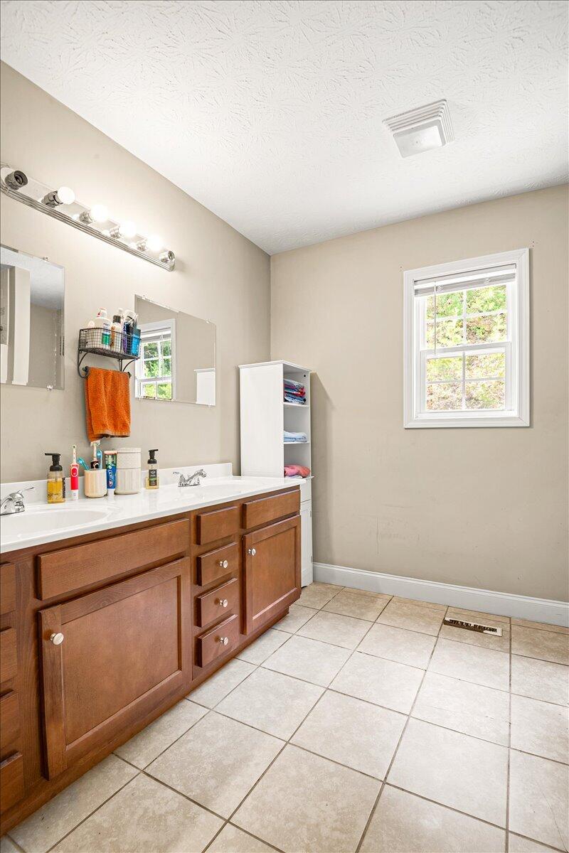 94 Stone Ridge Ct Property Photo 18