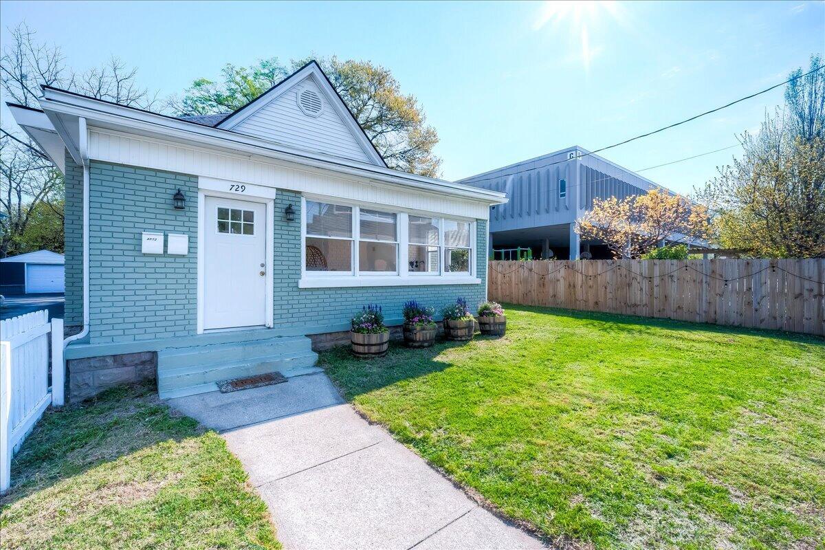 729 Hambrick Avenue Property Photo 3