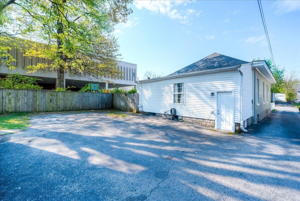 729 Hambrick Avenue Property Photo 43