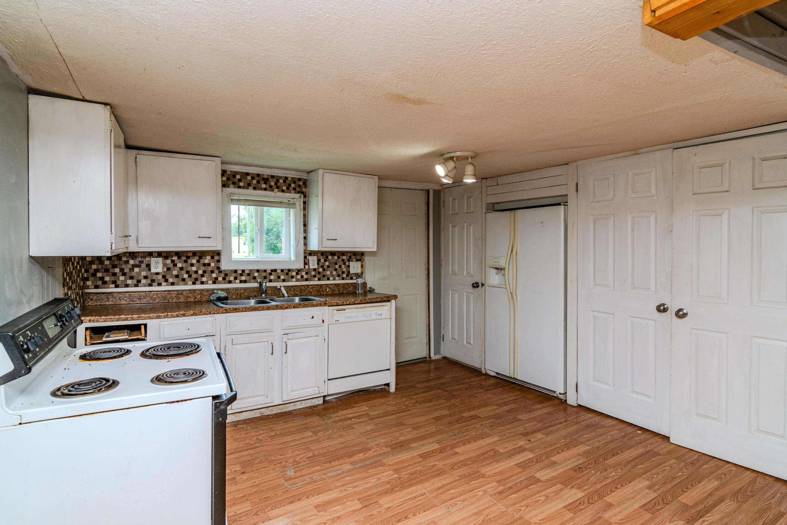 16 Denny Avenue Property Photo 21