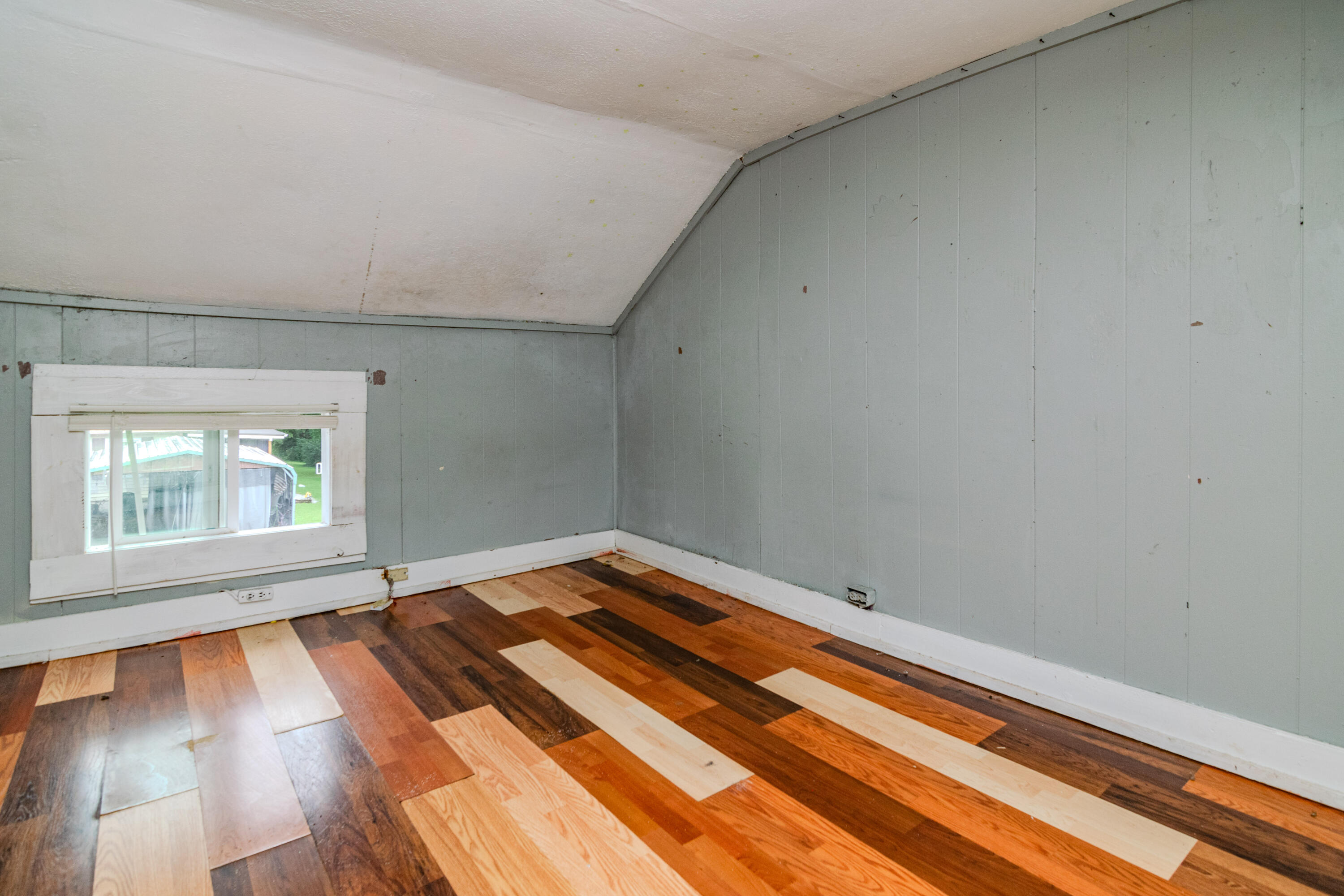 16 Denny Avenue Property Photo 25