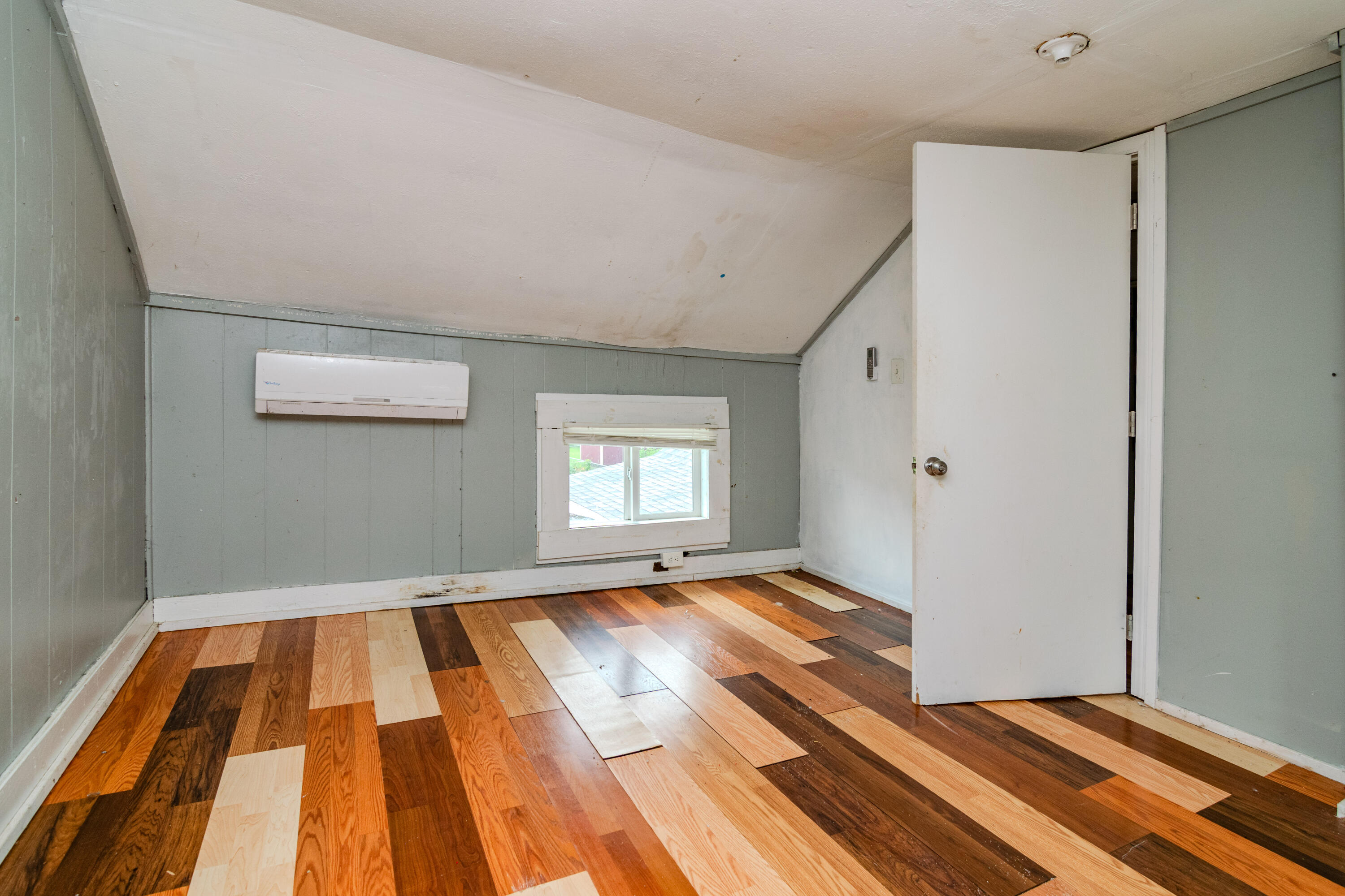 16 Denny Avenue Property Photo 27