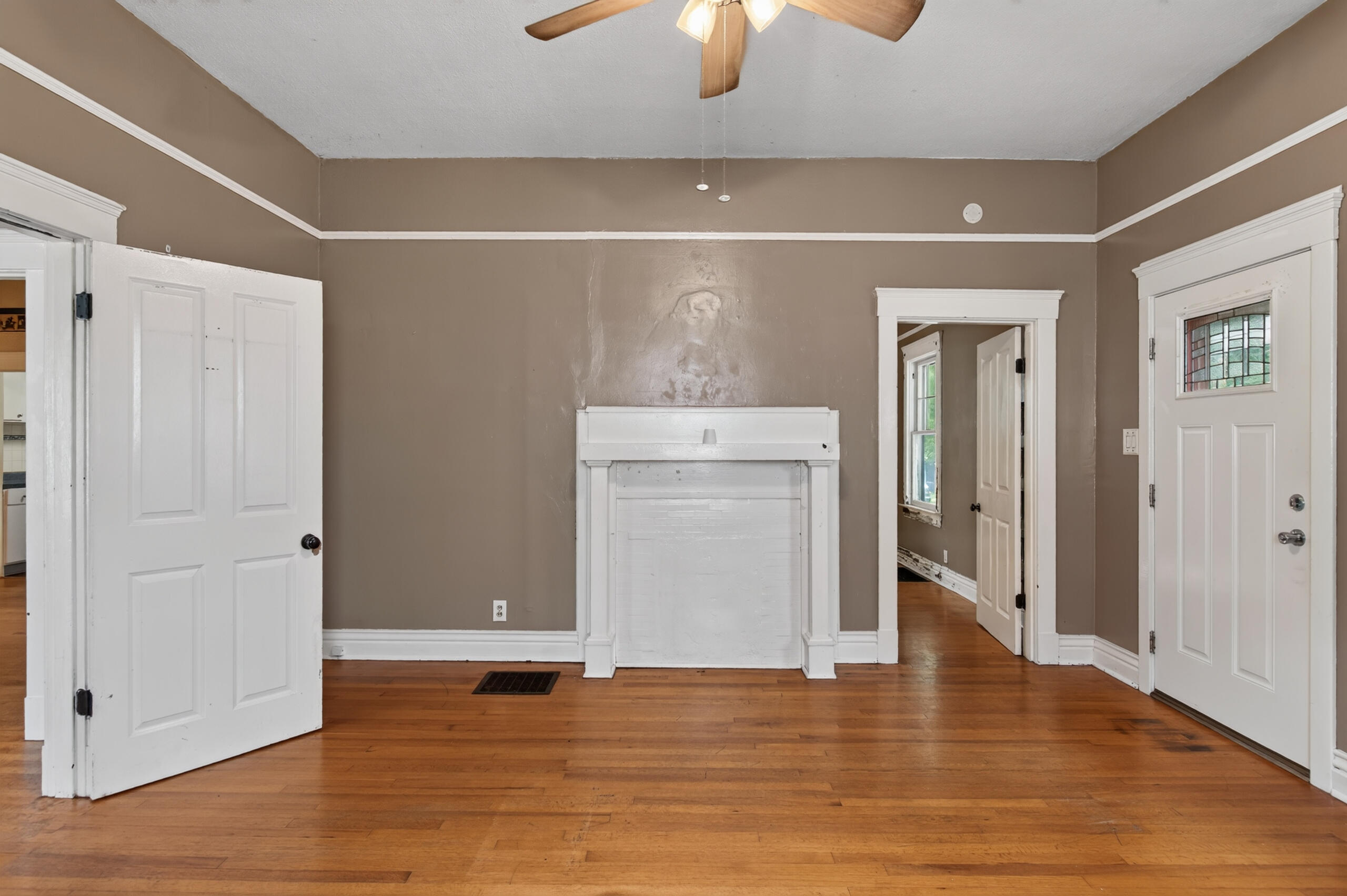 537 Adams Street Property Photo 10