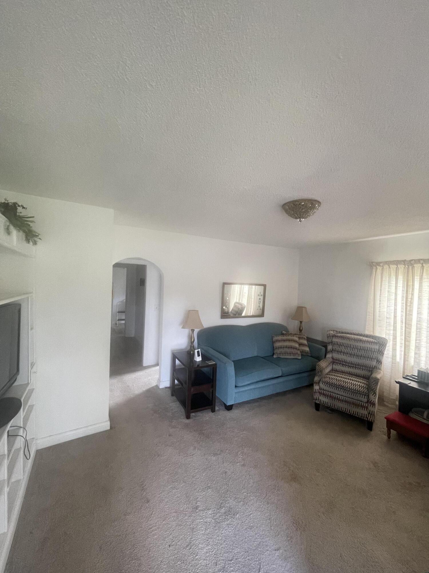 312 N Broadway Property Photo 4