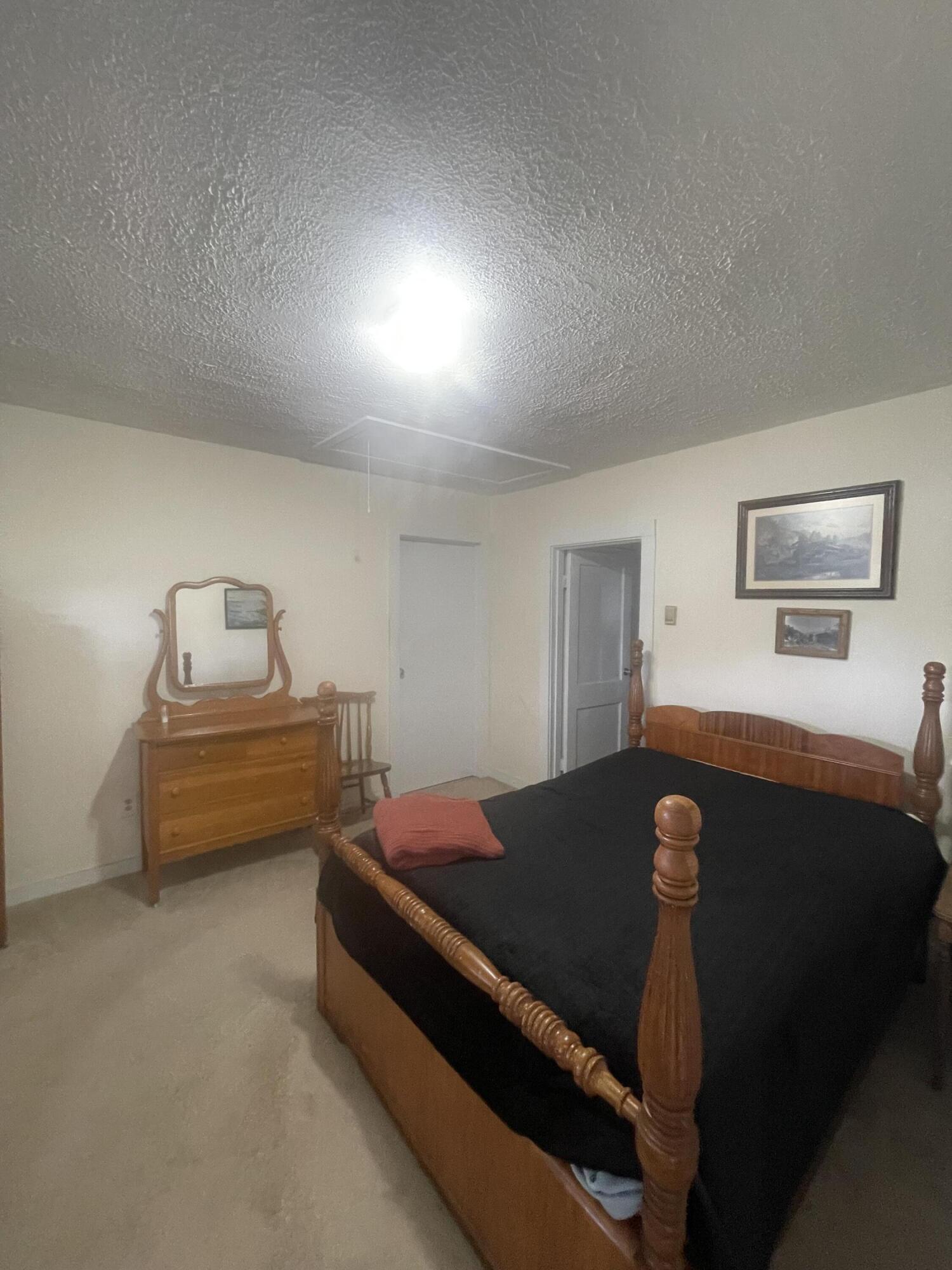 312 N Broadway Property Photo 5