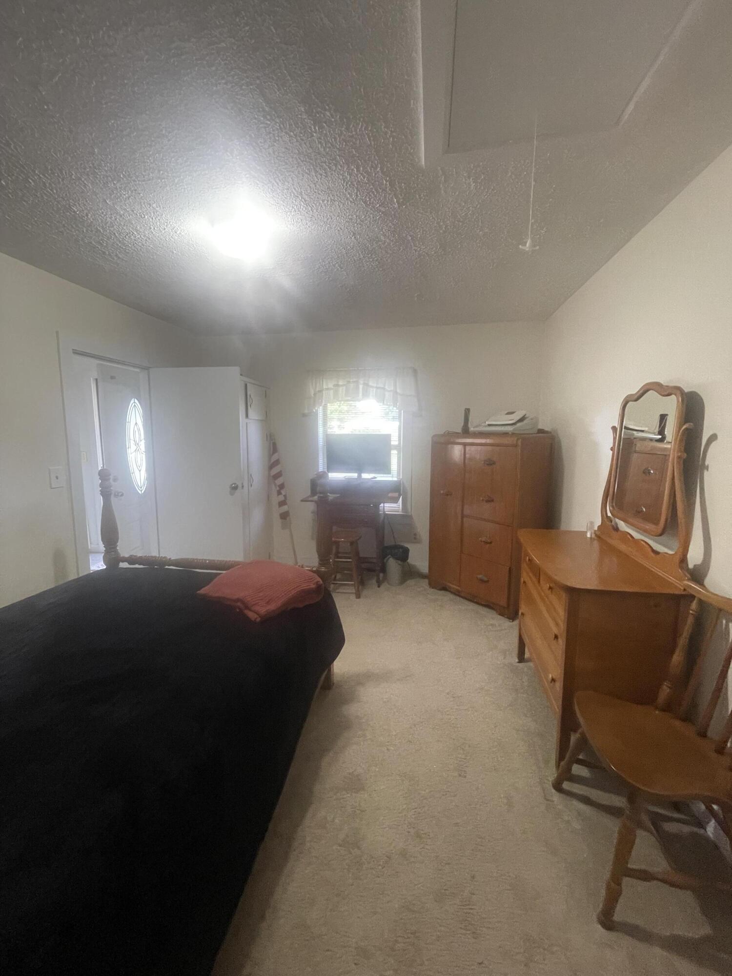 312 N Broadway Property Photo 6
