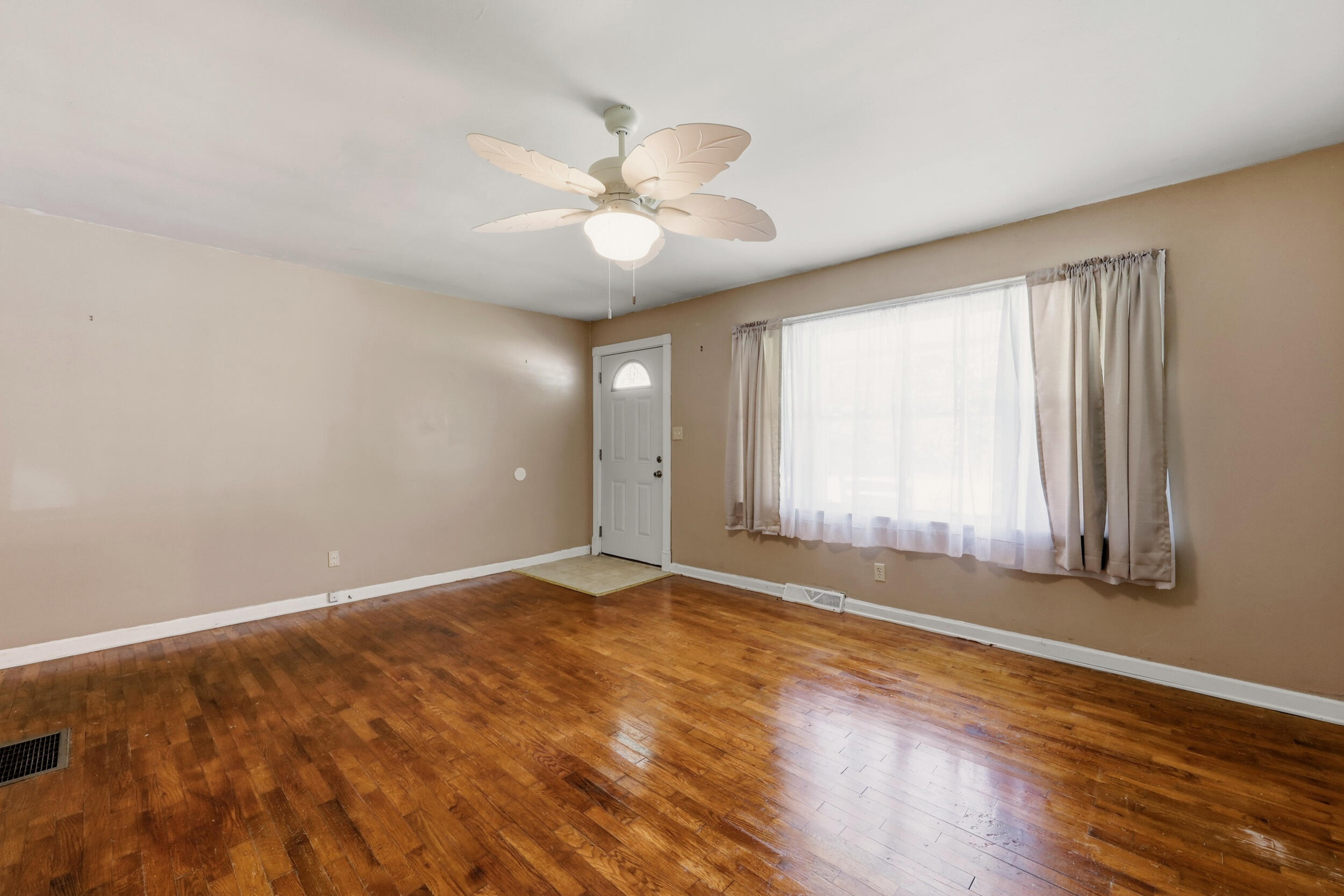 1587 Fairview Road Property Photo 3
