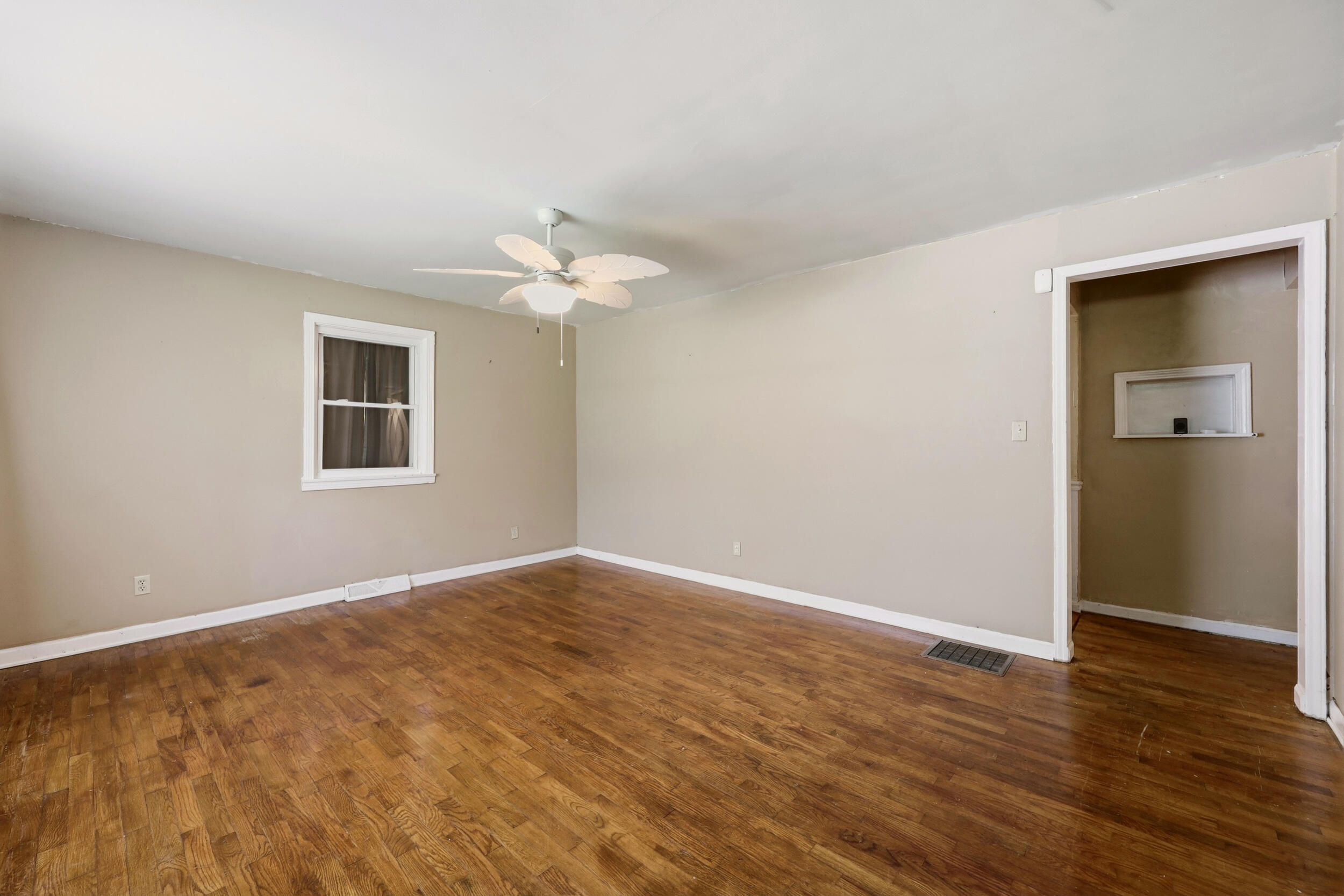 1587 Fairview Road Property Photo 4