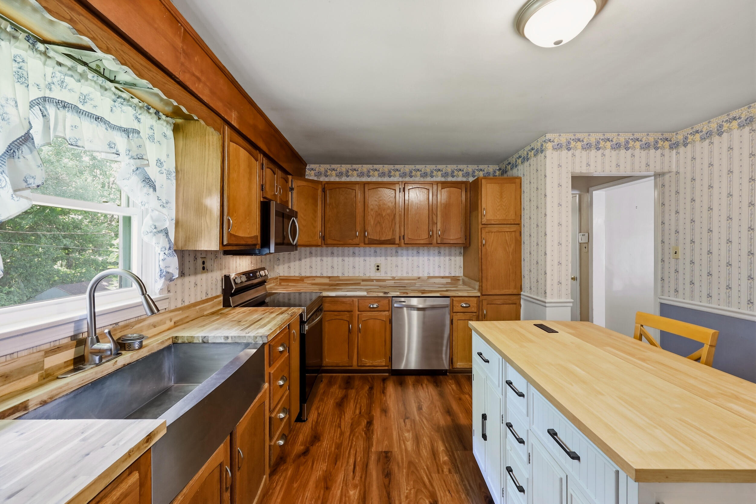 1587 Fairview Road Property Photo 7