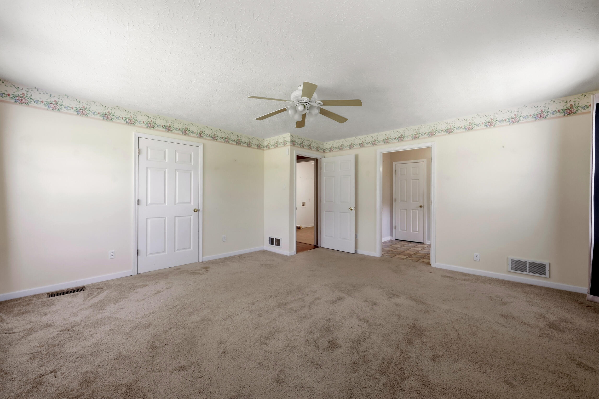1587 Fairview Road Property Photo 11