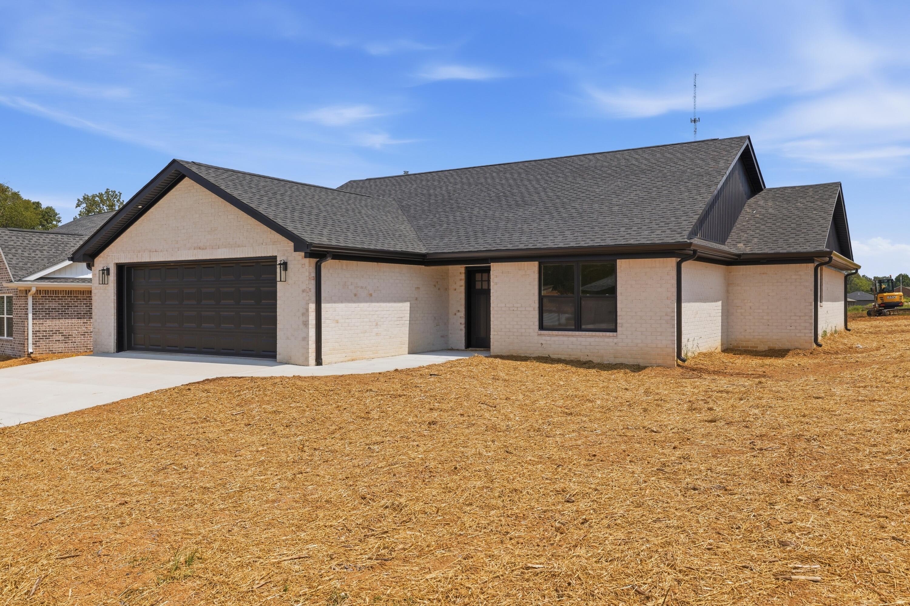 100 Clover Crescent Property Photo 2